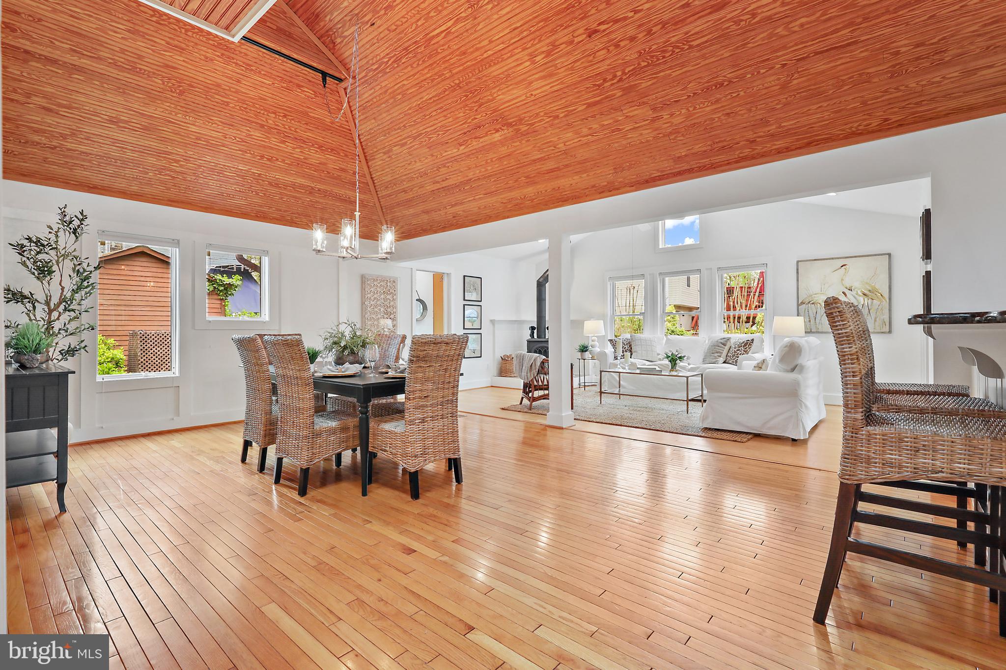 720 N RIVERSIDE DRIVE