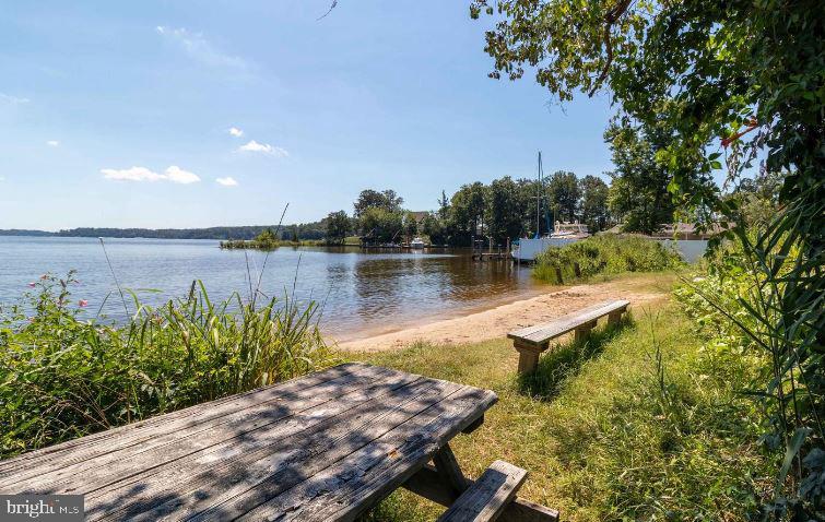 720 N RIVERSIDE DRIVE