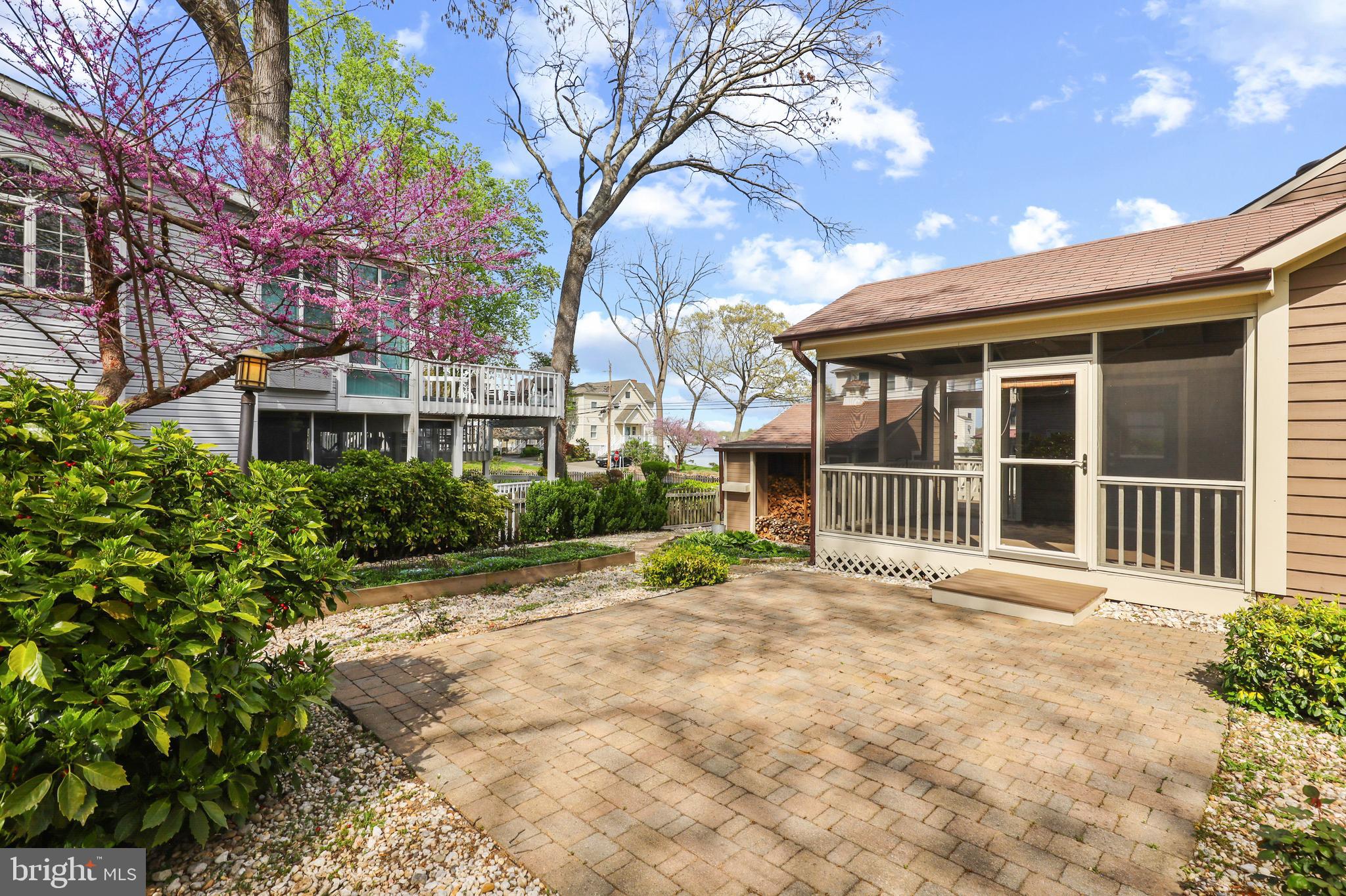 720 N RIVERSIDE DRIVE