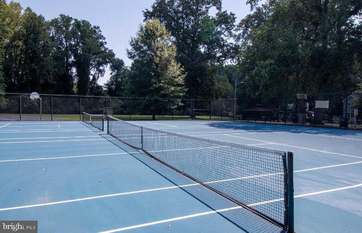 720 N RIVERSIDE DRIVE