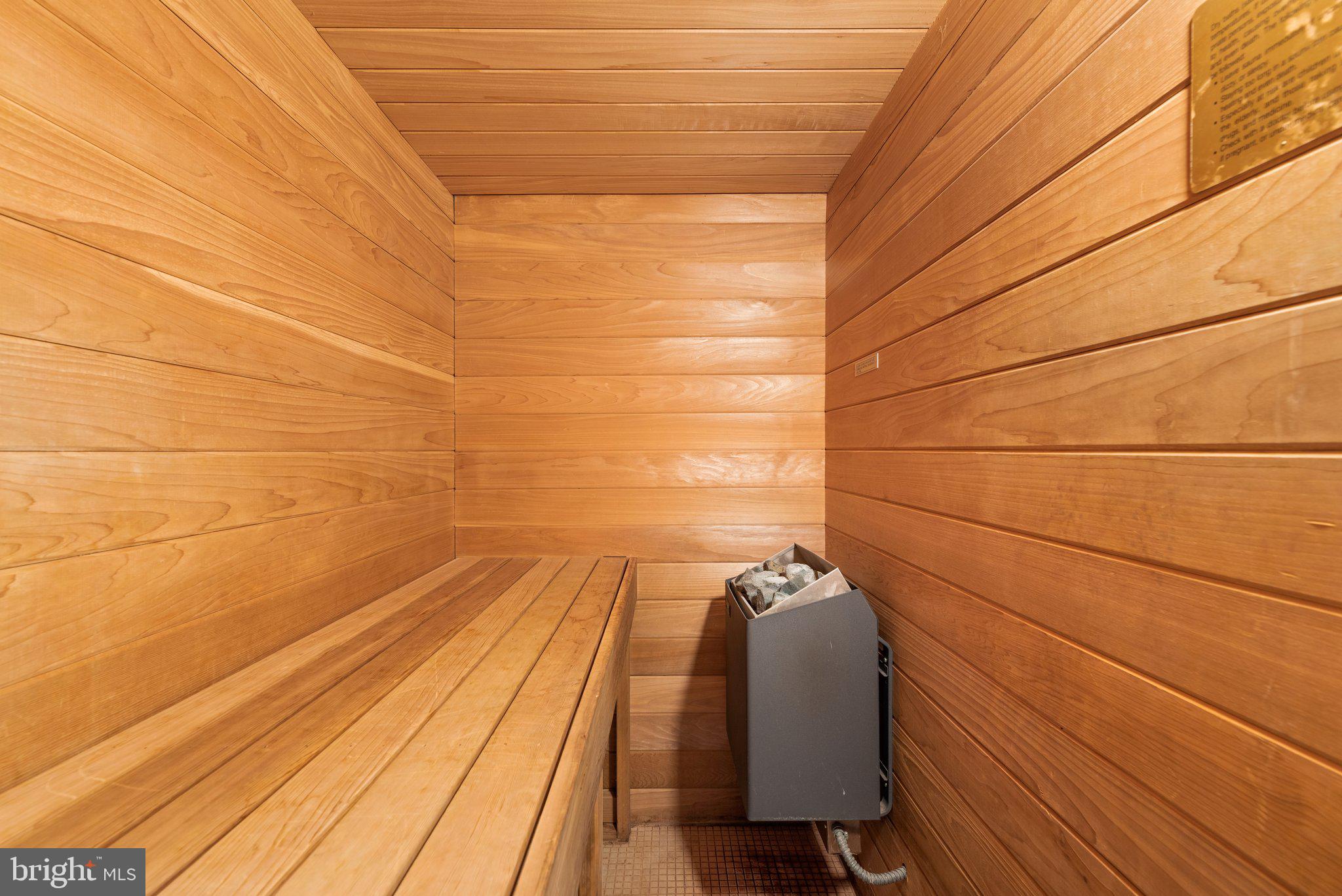 866 TWIN HARBOR DRIVE