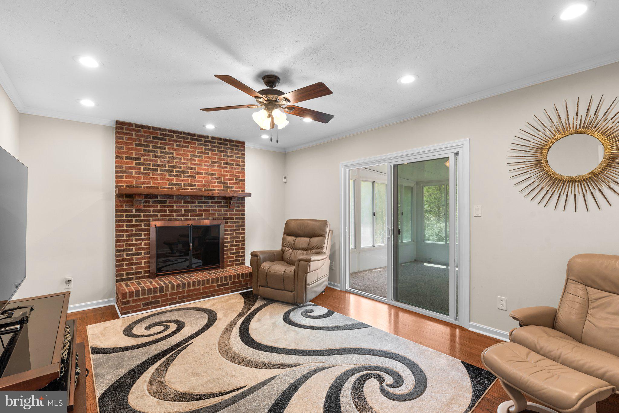 866 TWIN HARBOR DRIVE