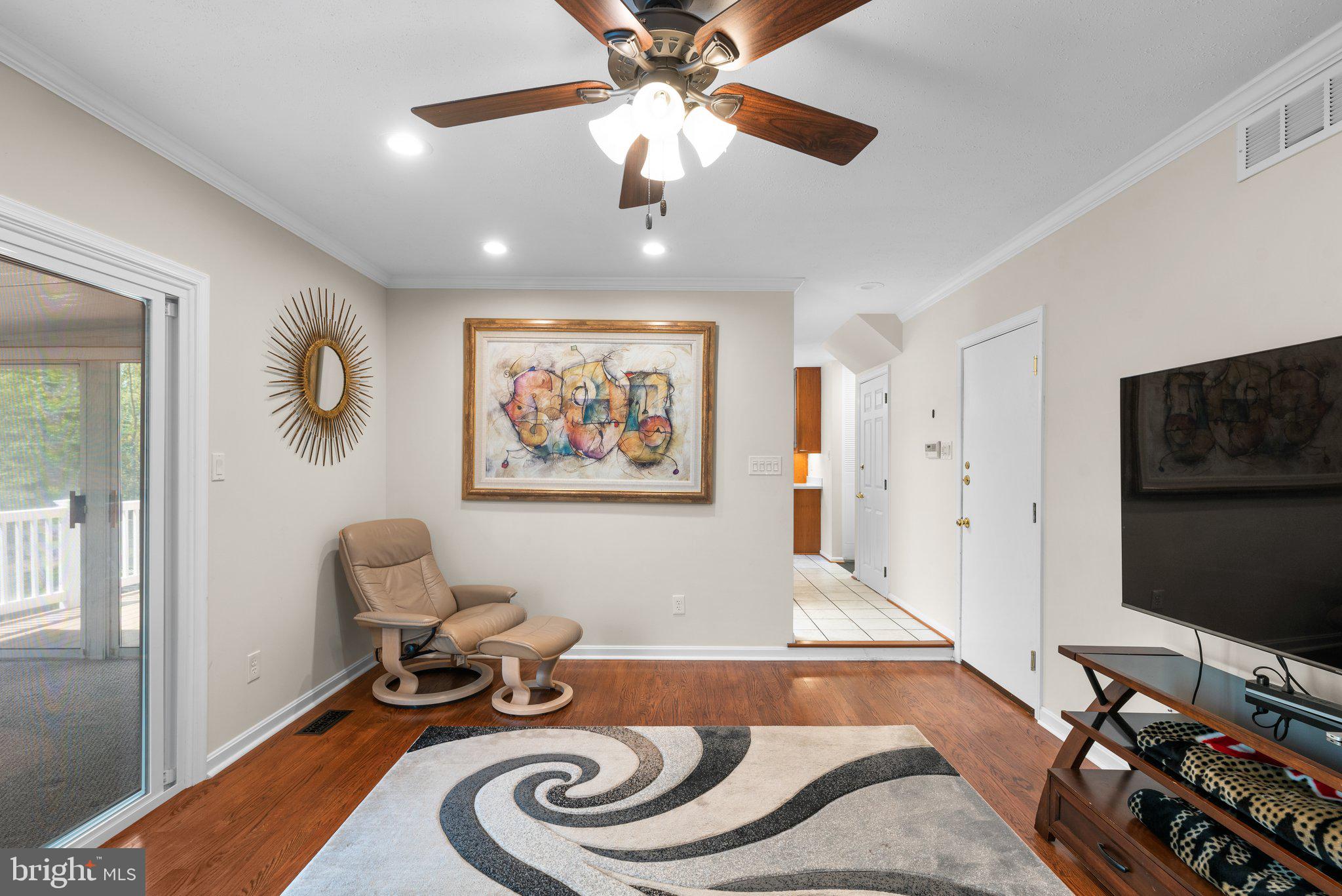 866 TWIN HARBOR DRIVE