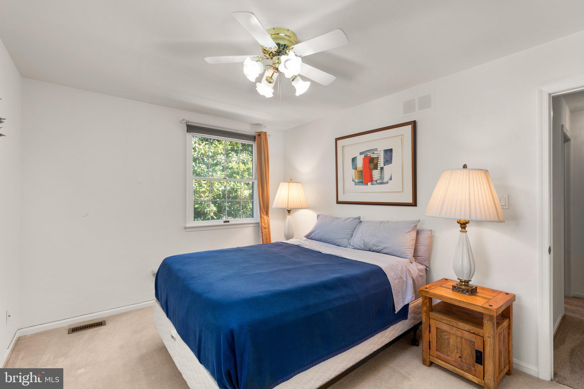 866 TWIN HARBOR DRIVE