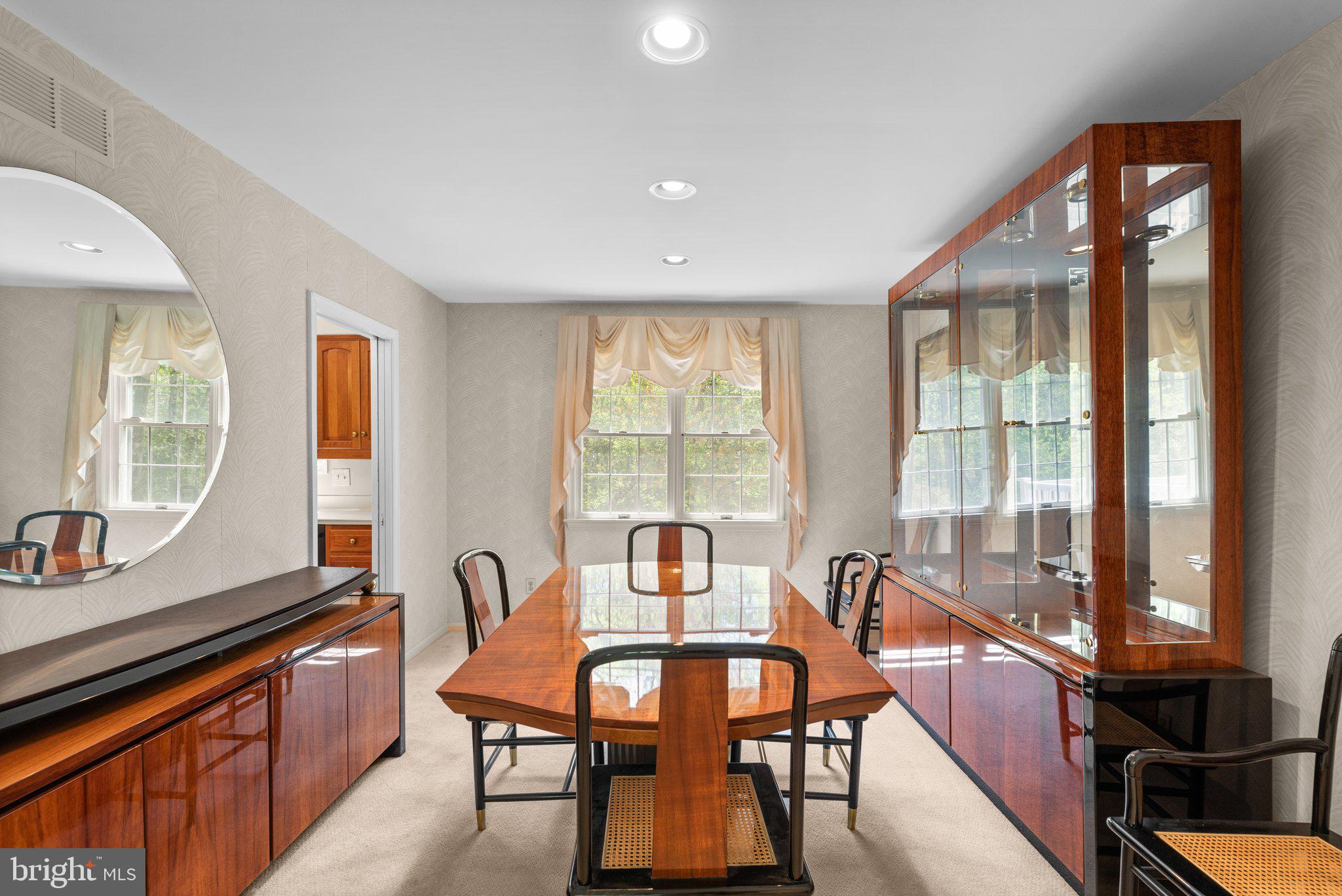 866 TWIN HARBOR DRIVE