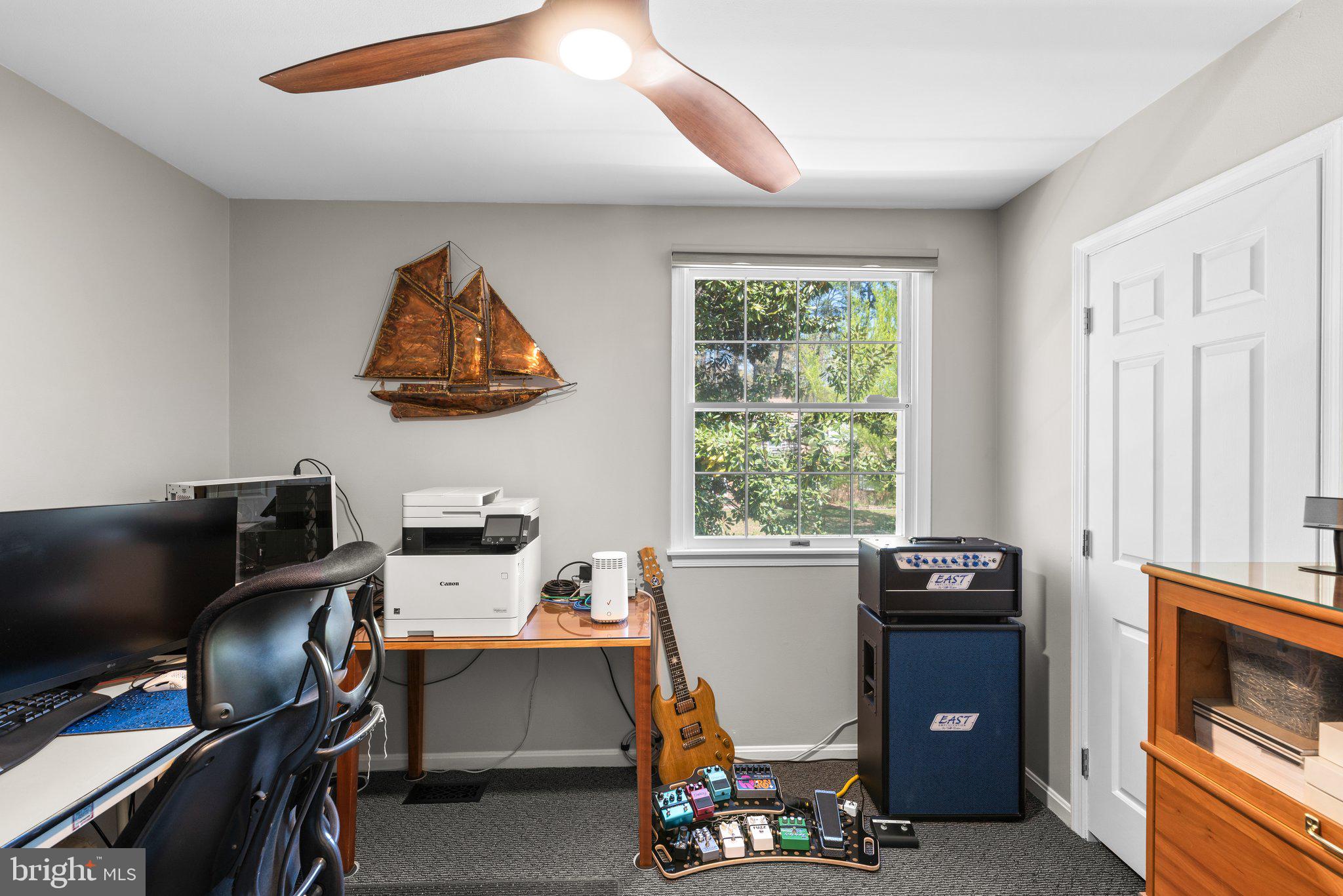 866 TWIN HARBOR DRIVE