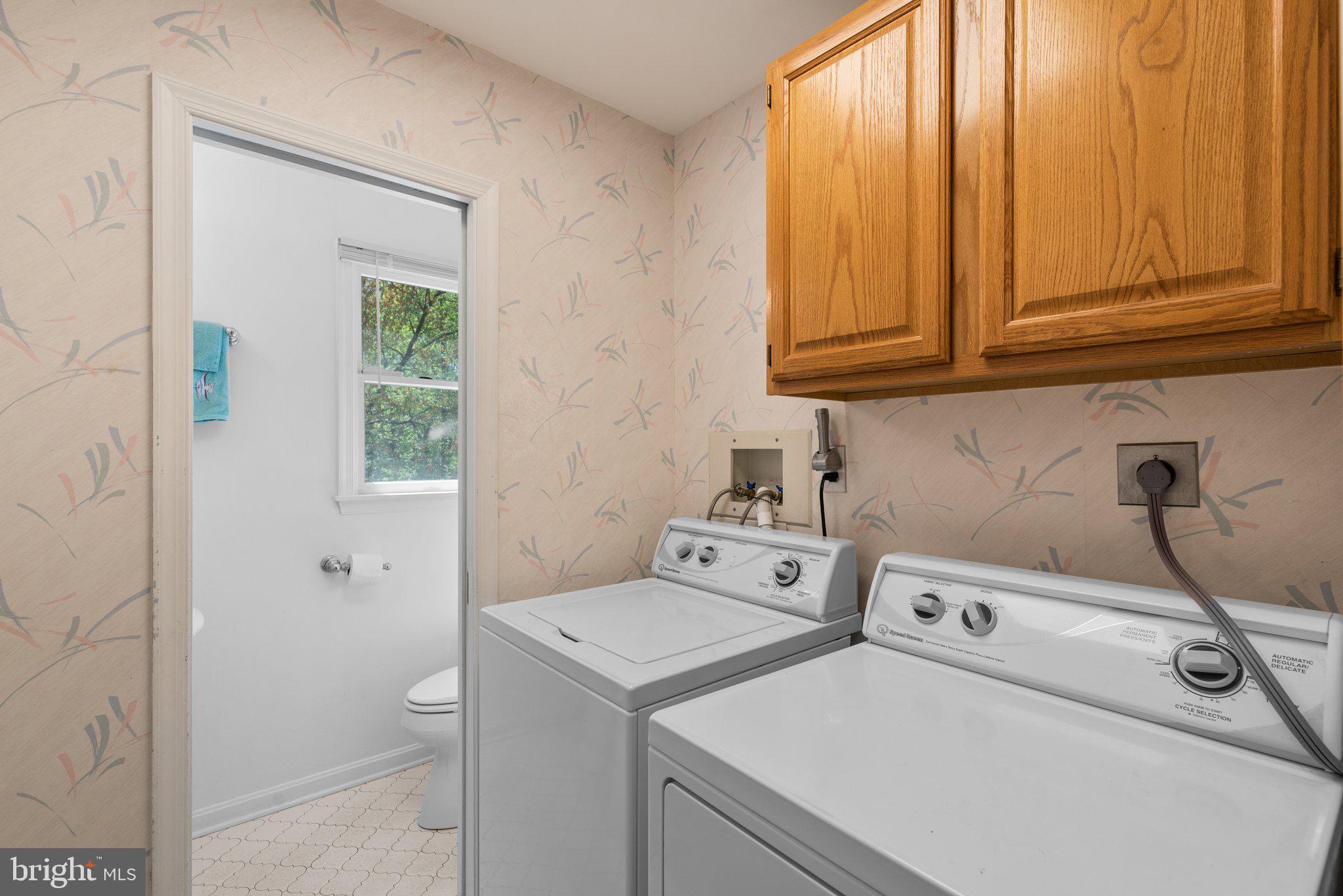 866 TWIN HARBOR DRIVE