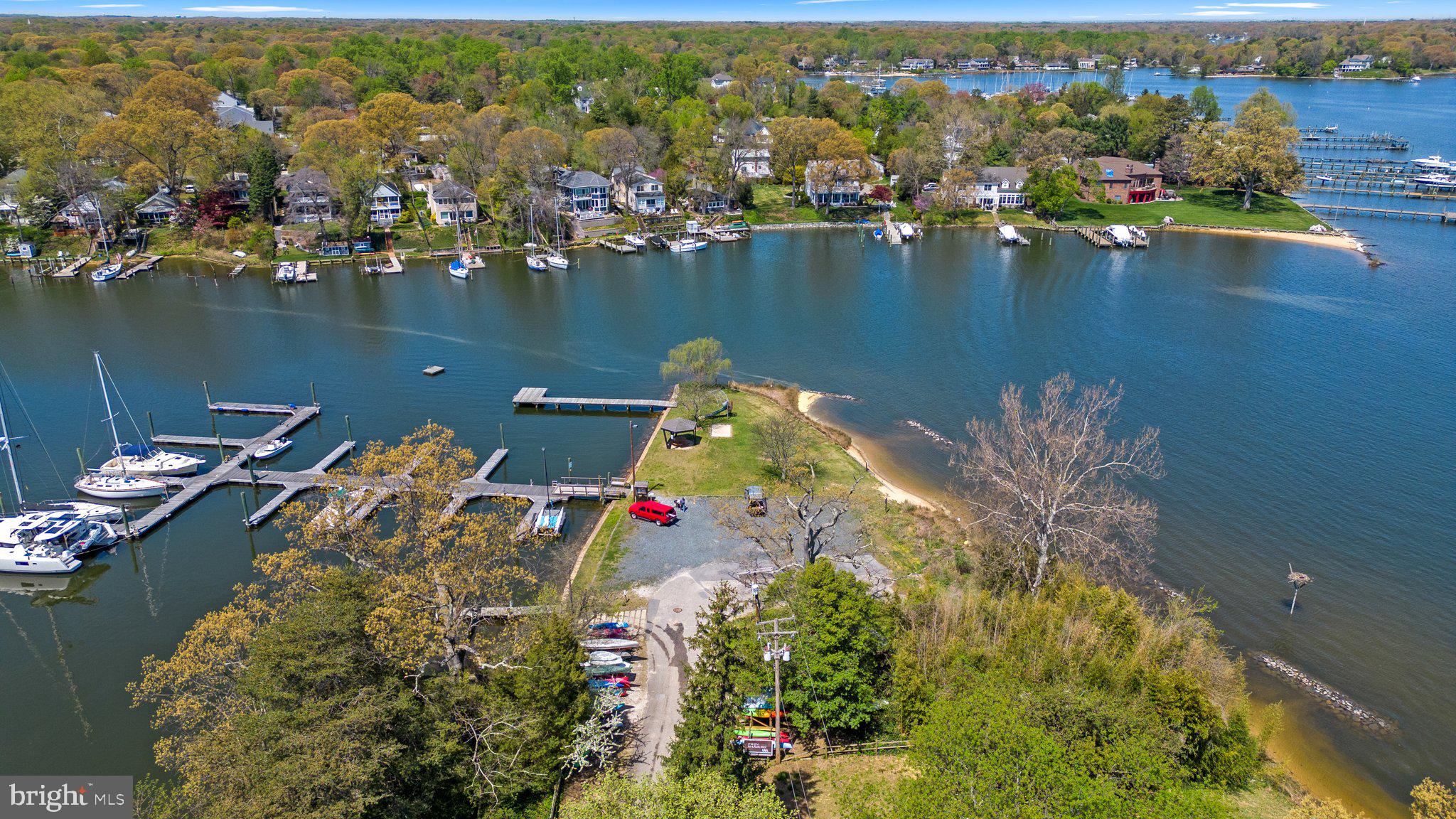 866 TWIN HARBOR DRIVE