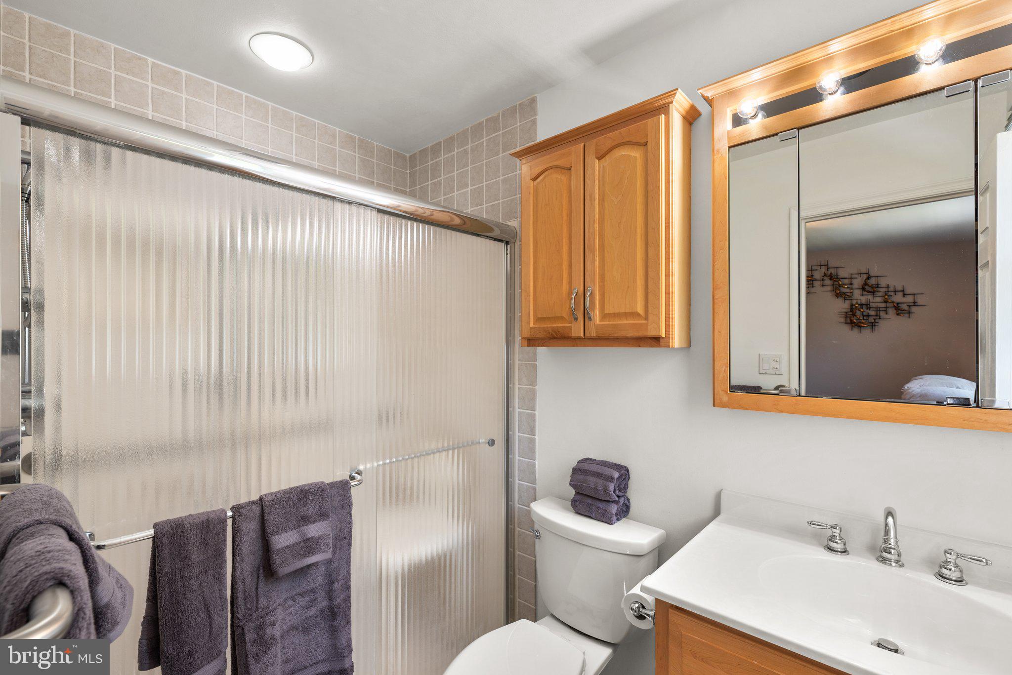 866 TWIN HARBOR DRIVE