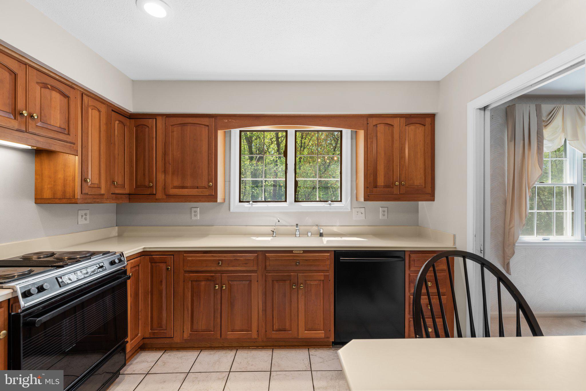 866 TWIN HARBOR DRIVE