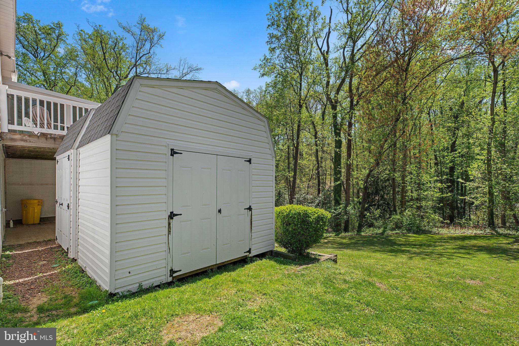 866 TWIN HARBOR DRIVE