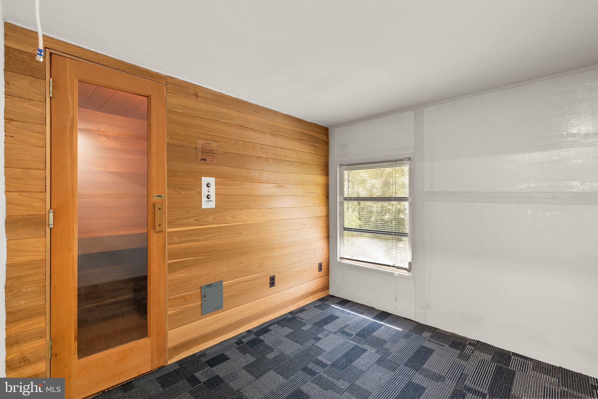 866 TWIN HARBOR DRIVE