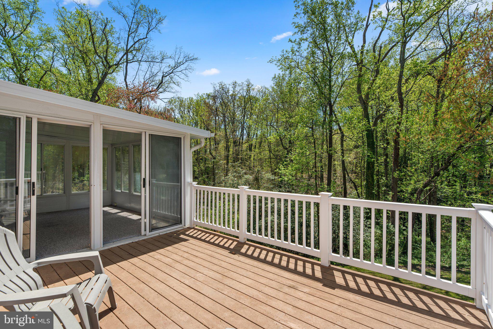 866 TWIN HARBOR DRIVE