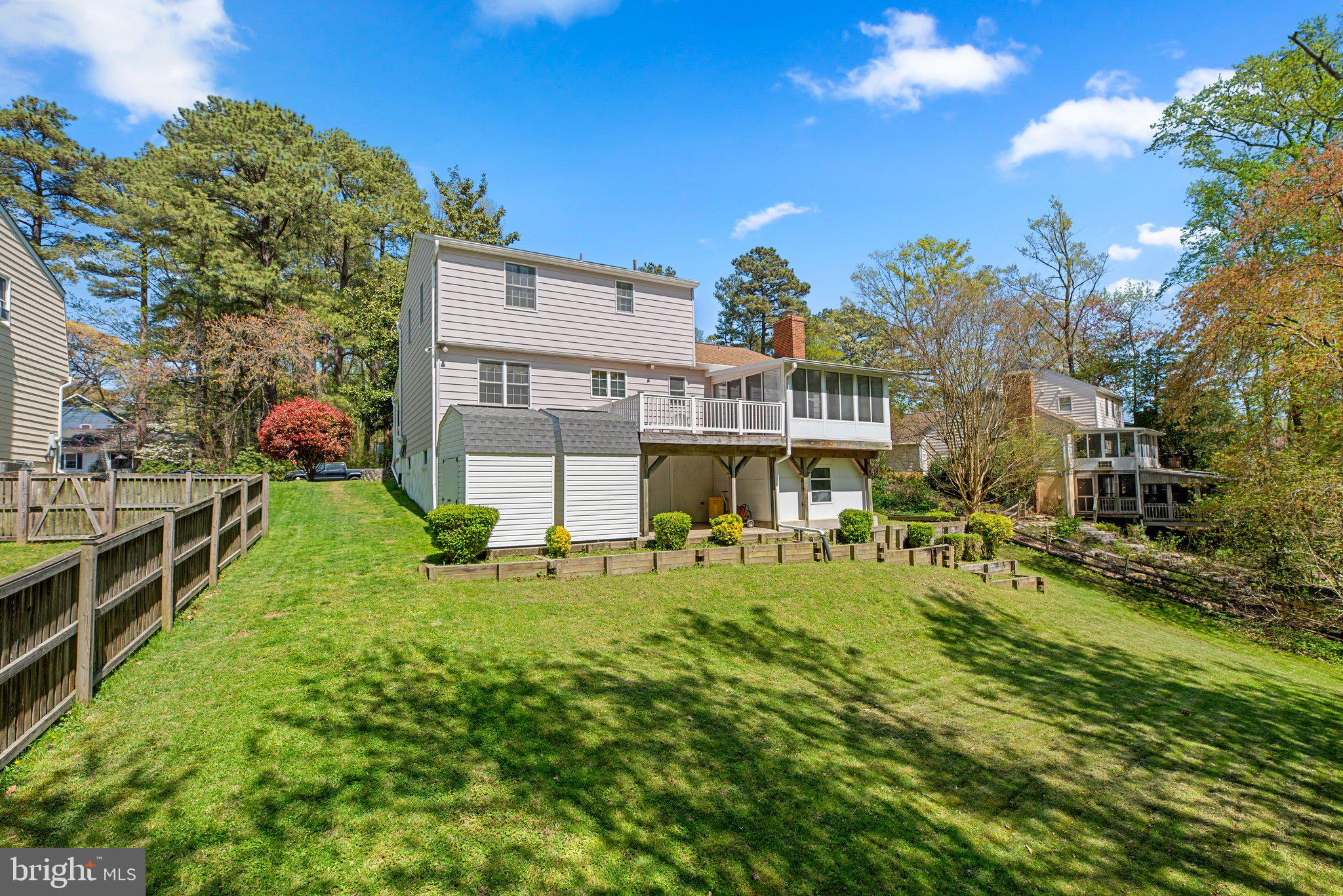 866 TWIN HARBOR DRIVE