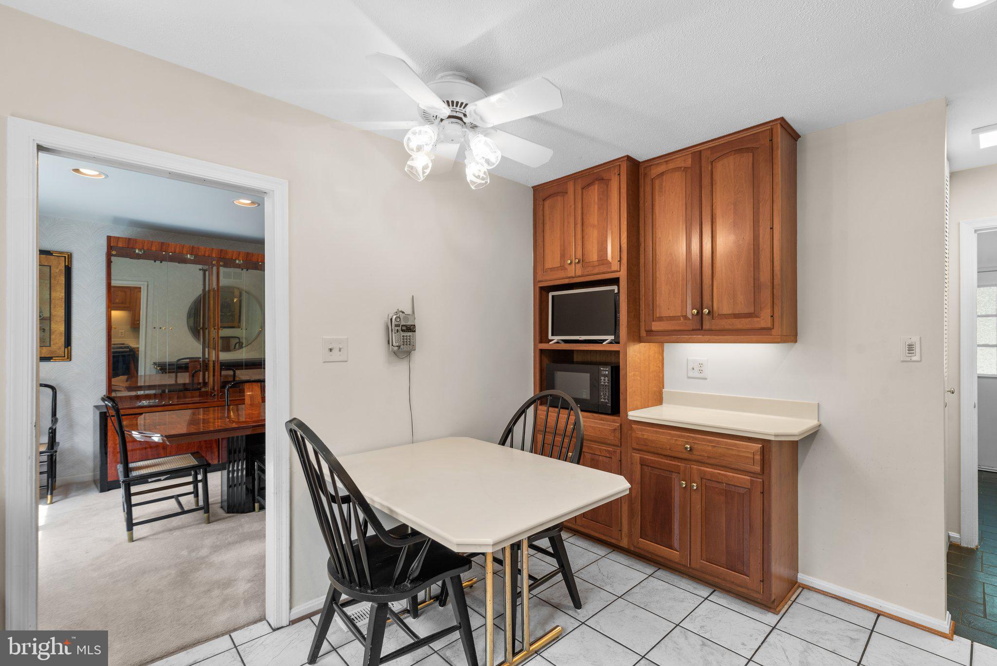 866 TWIN HARBOR DRIVE