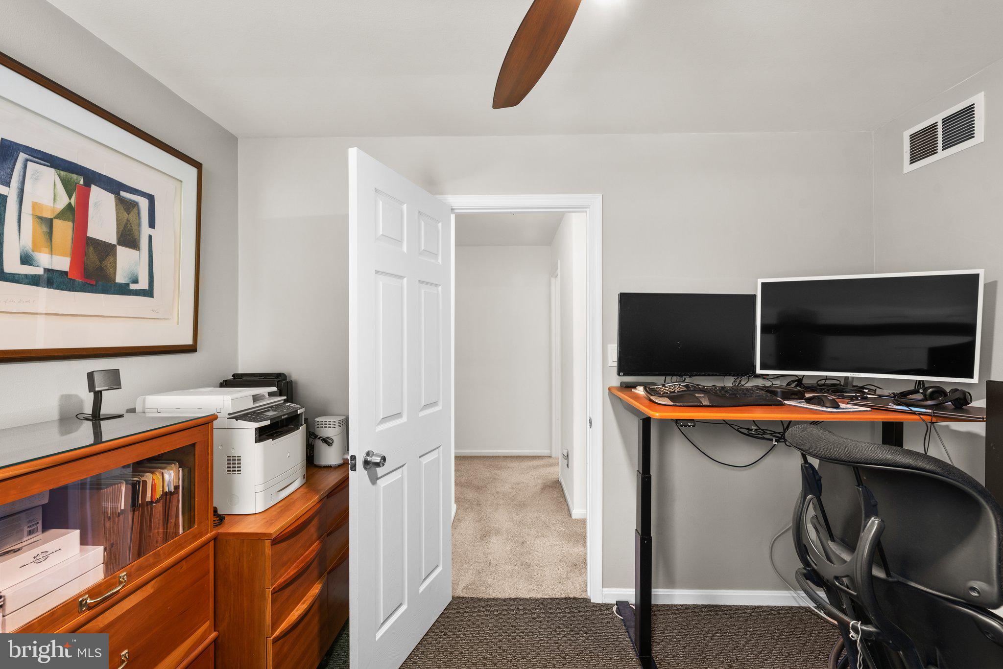 866 TWIN HARBOR DRIVE