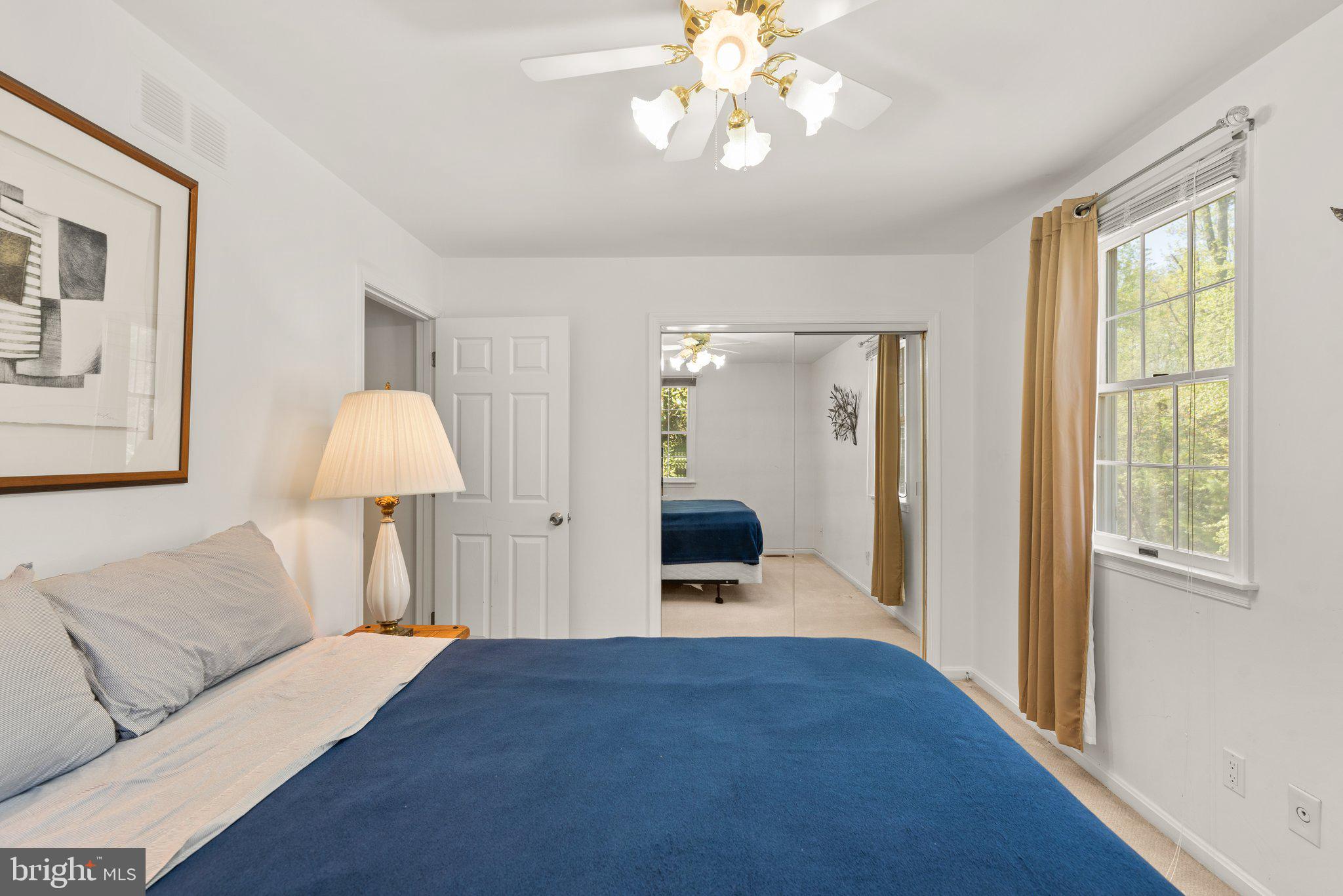 866 TWIN HARBOR DRIVE