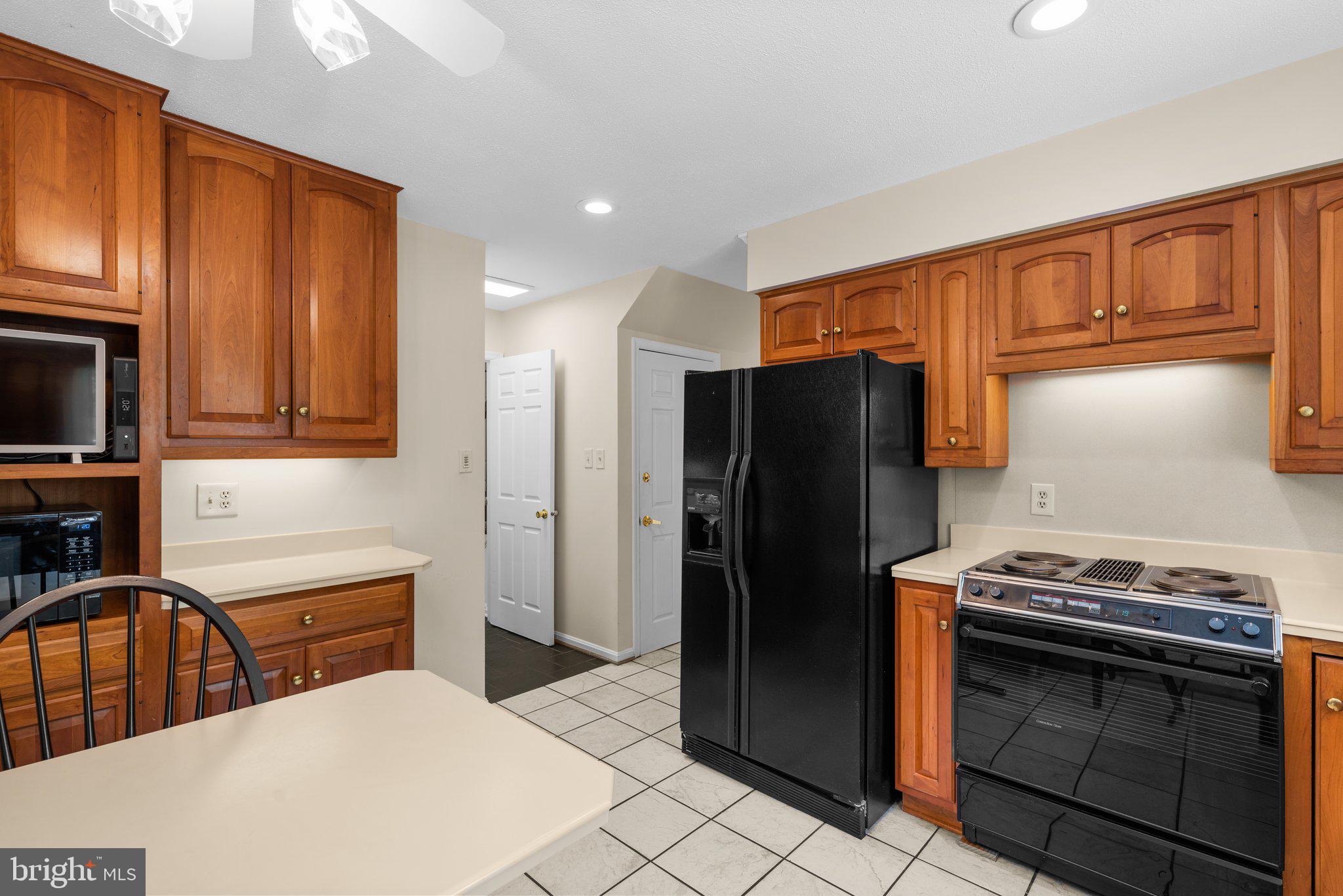 866 TWIN HARBOR DRIVE