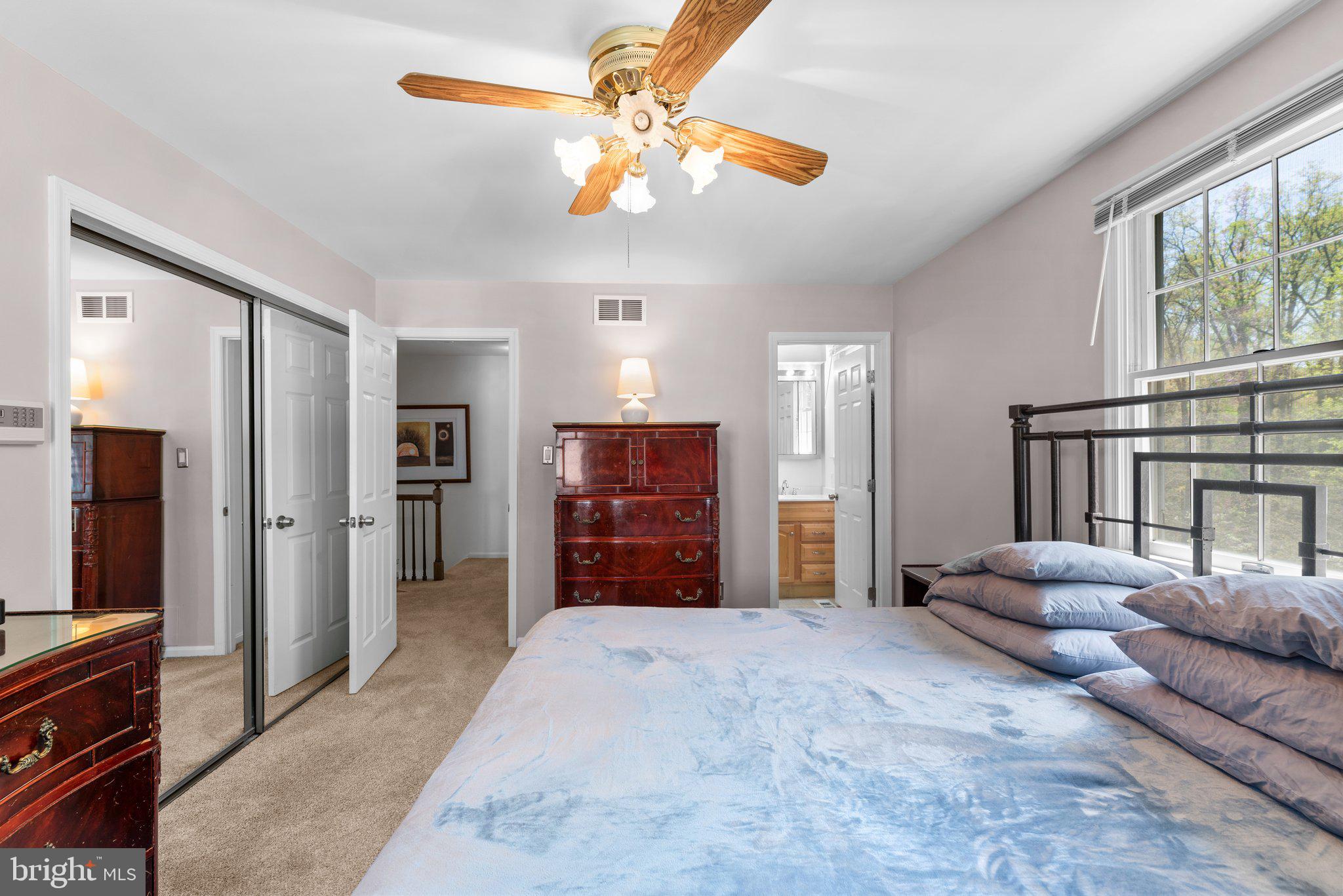 866 TWIN HARBOR DRIVE