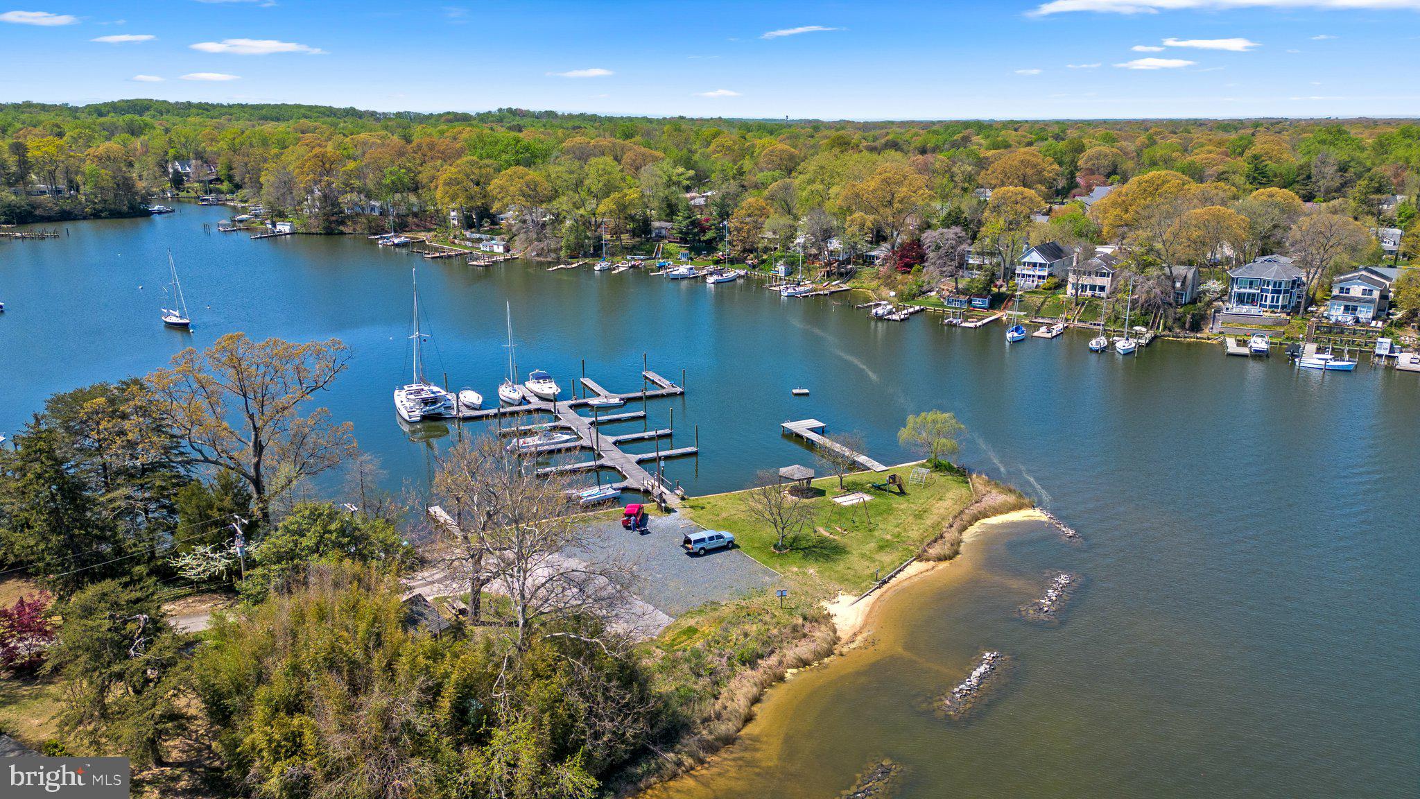 866 TWIN HARBOR DRIVE