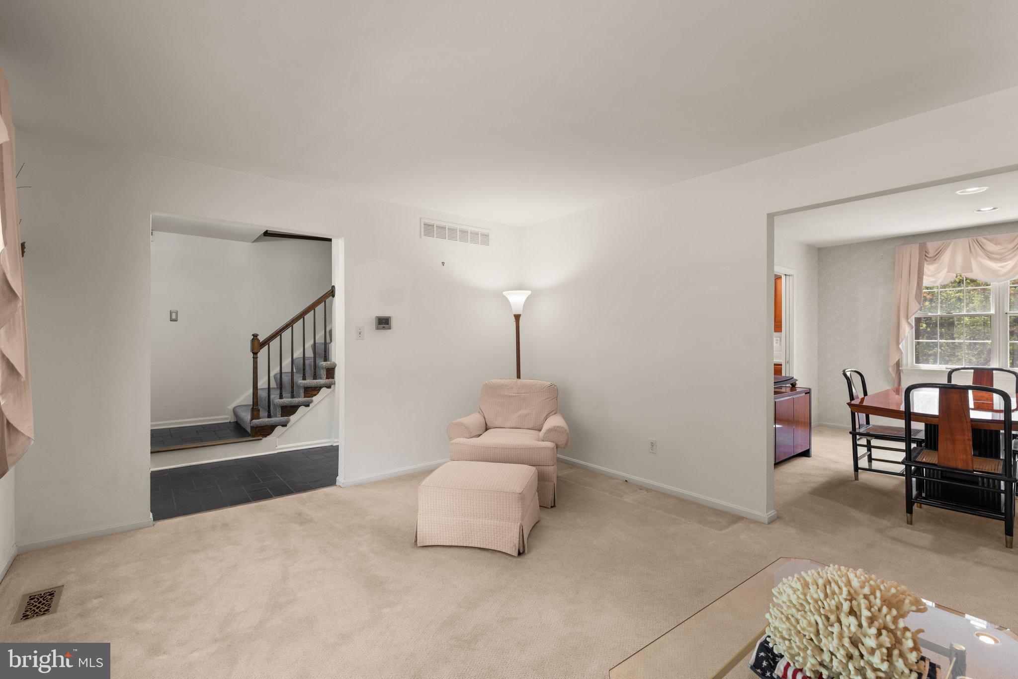 866 TWIN HARBOR DRIVE