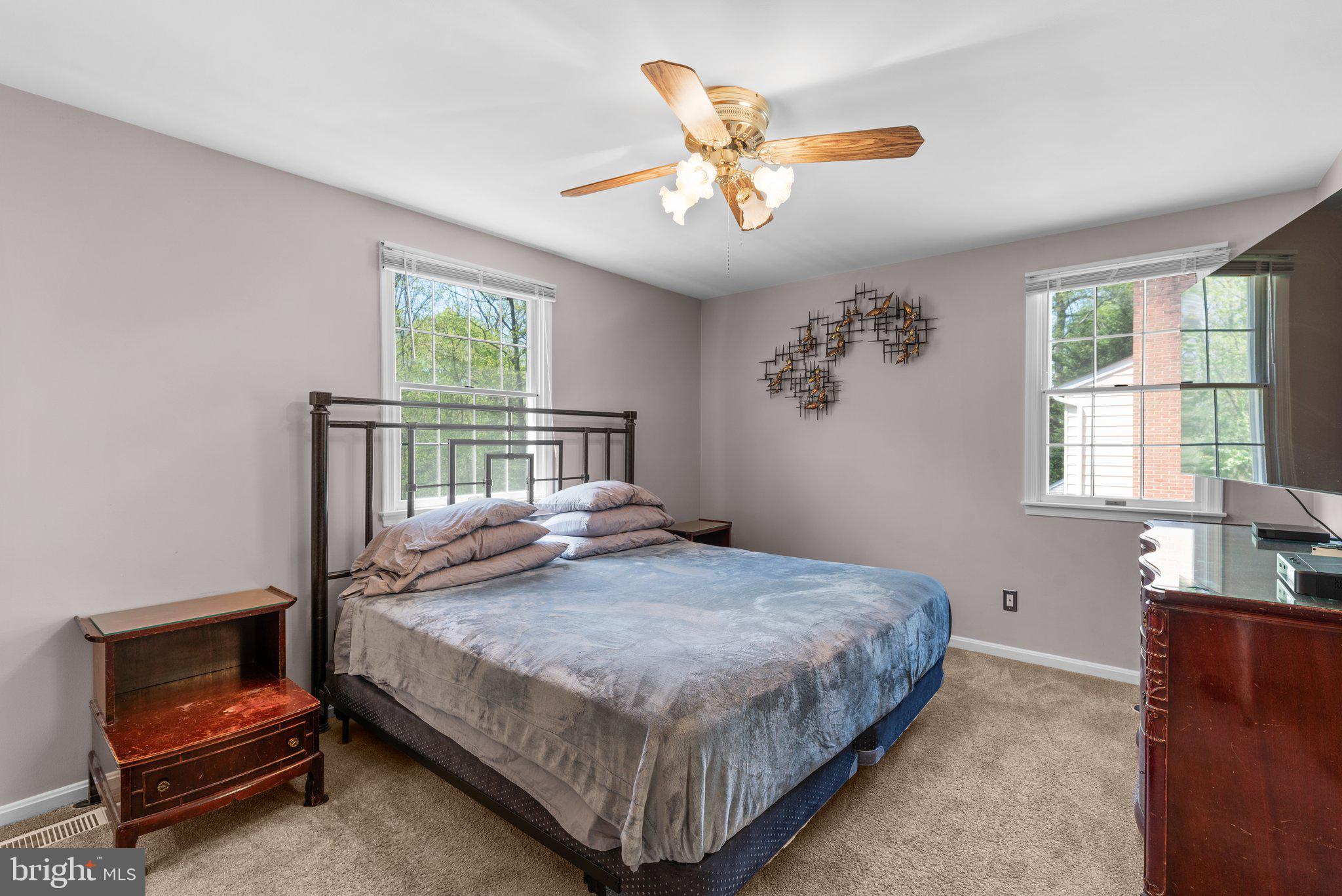 866 TWIN HARBOR DRIVE