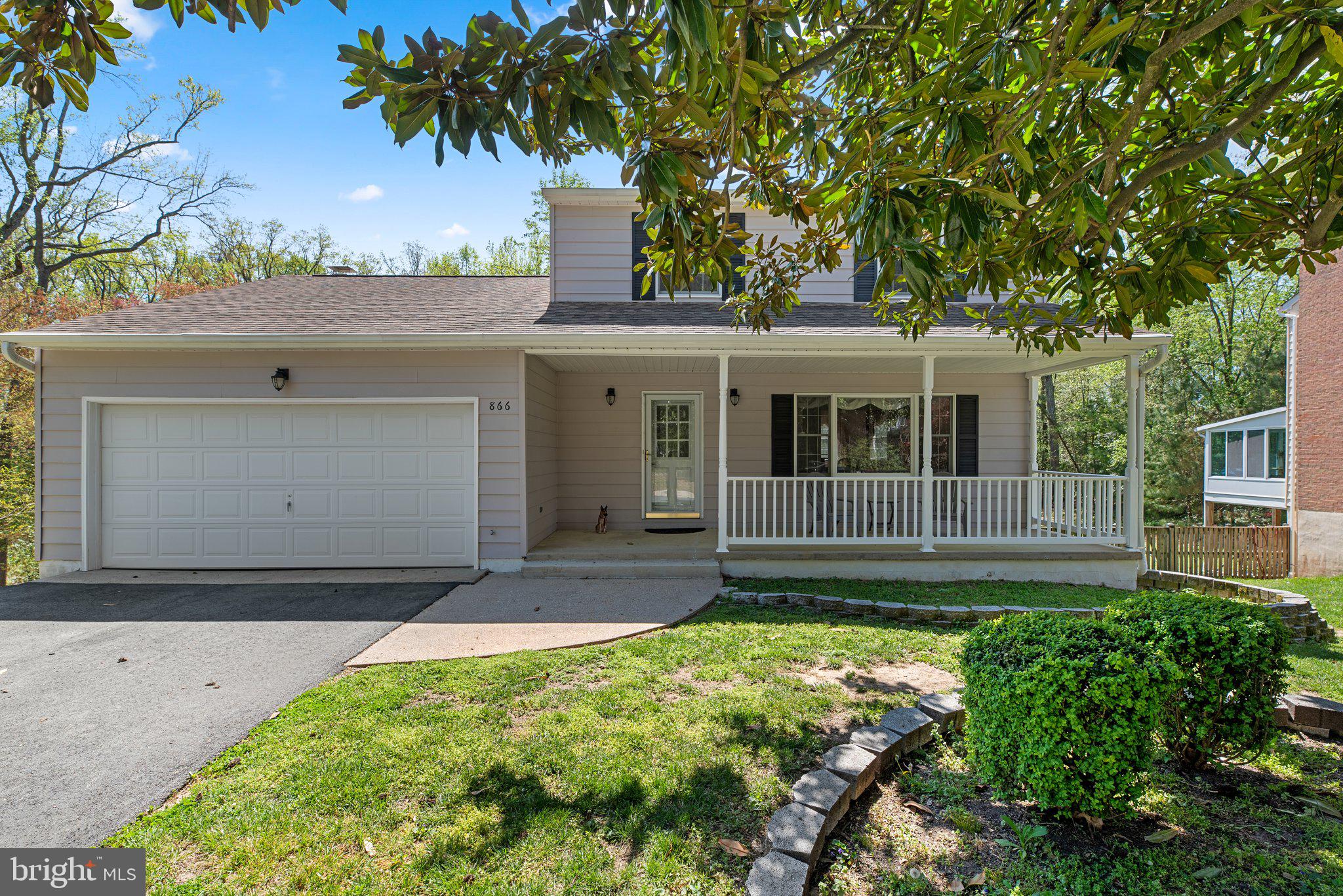 866 TWIN HARBOR DRIVE