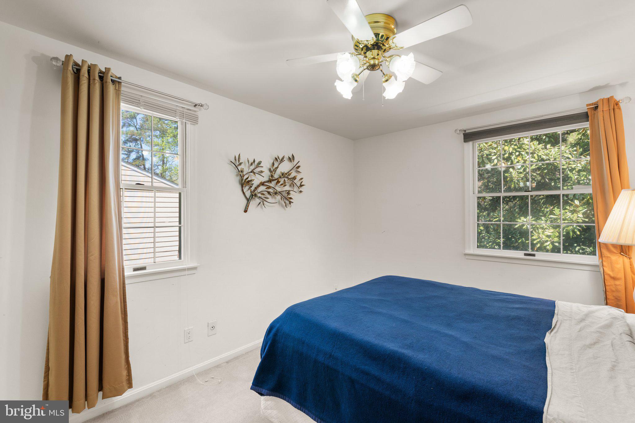 866 TWIN HARBOR DRIVE