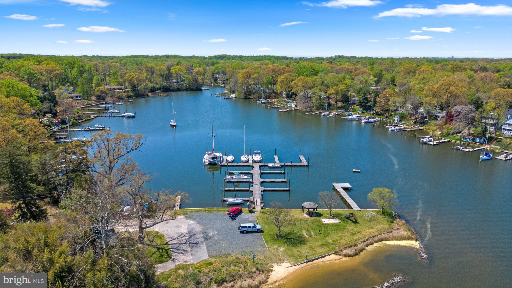 866 TWIN HARBOR DRIVE