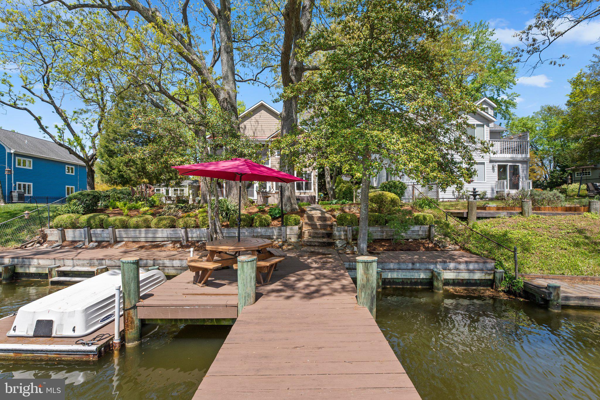 478 LAKESIDE DRIVE