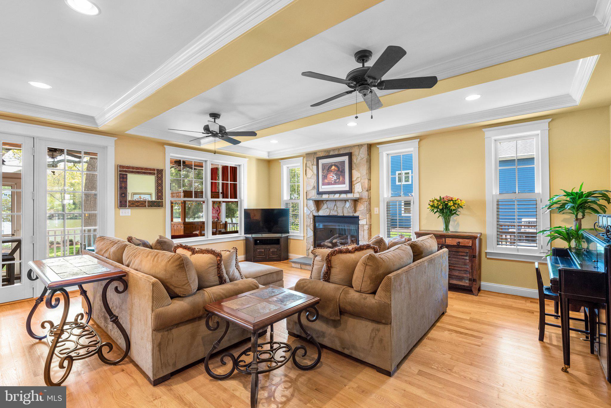 478 LAKESIDE DRIVE