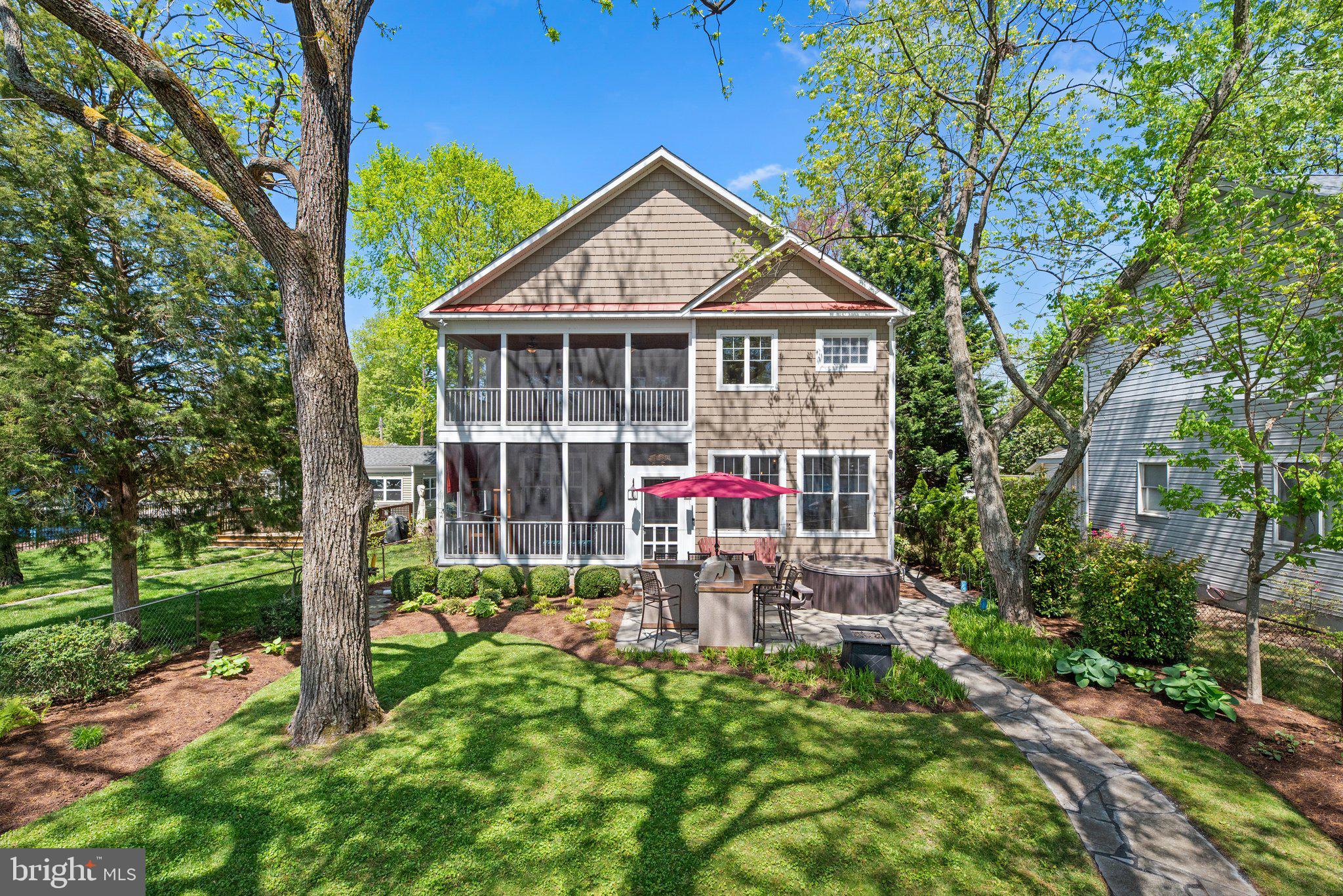 478 LAKESIDE DRIVE