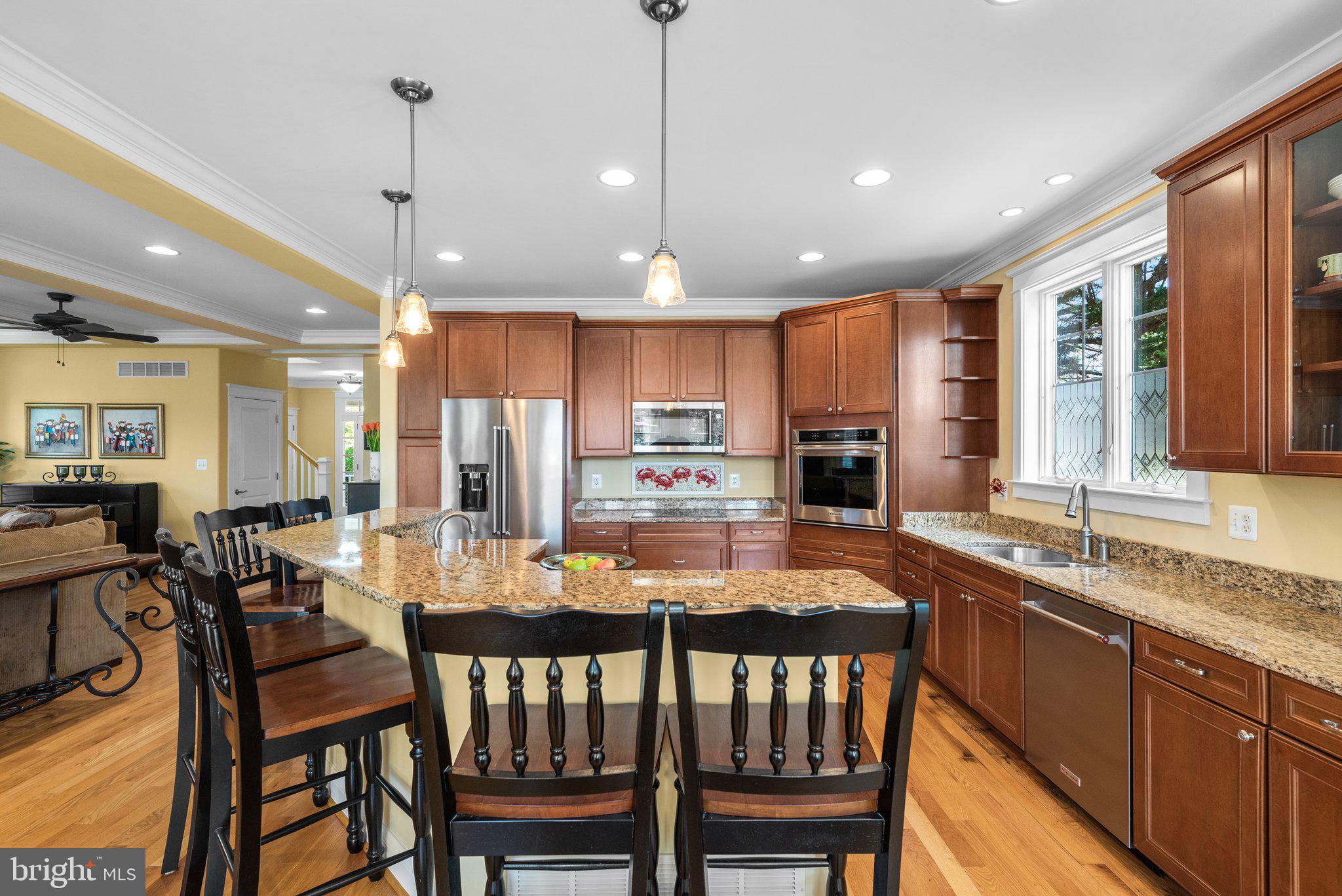 478 LAKESIDE DRIVE