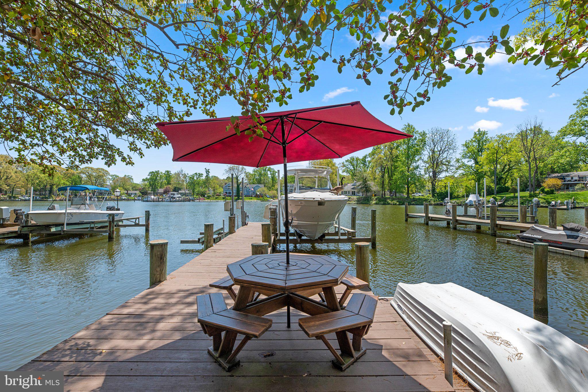478 LAKESIDE DRIVE
