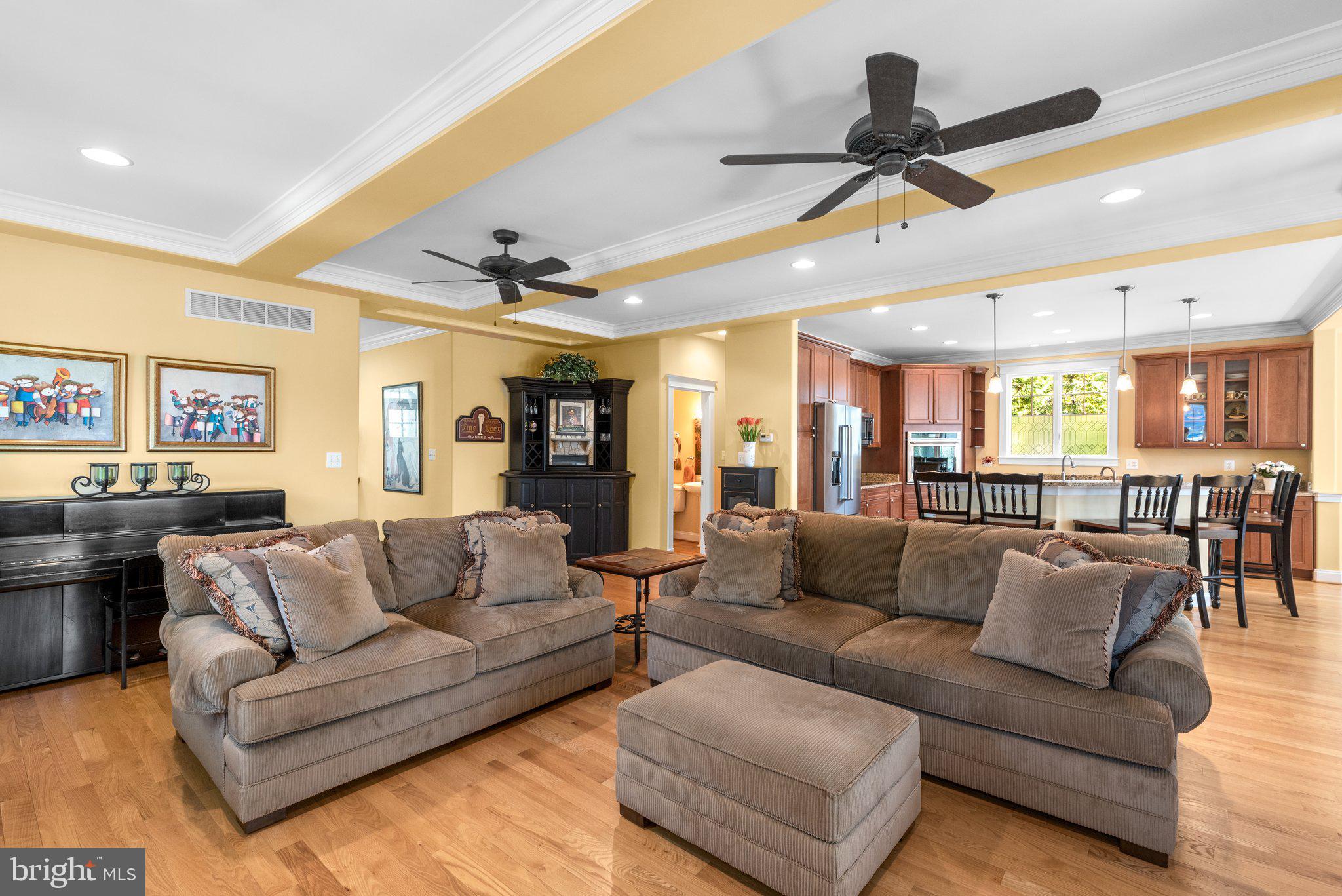 478 LAKESIDE DRIVE