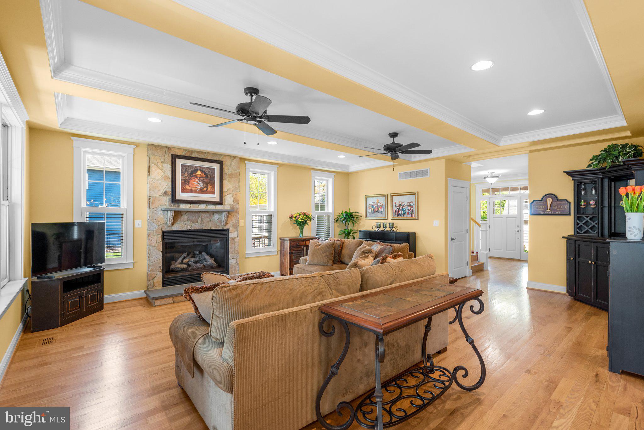 478 LAKESIDE DRIVE