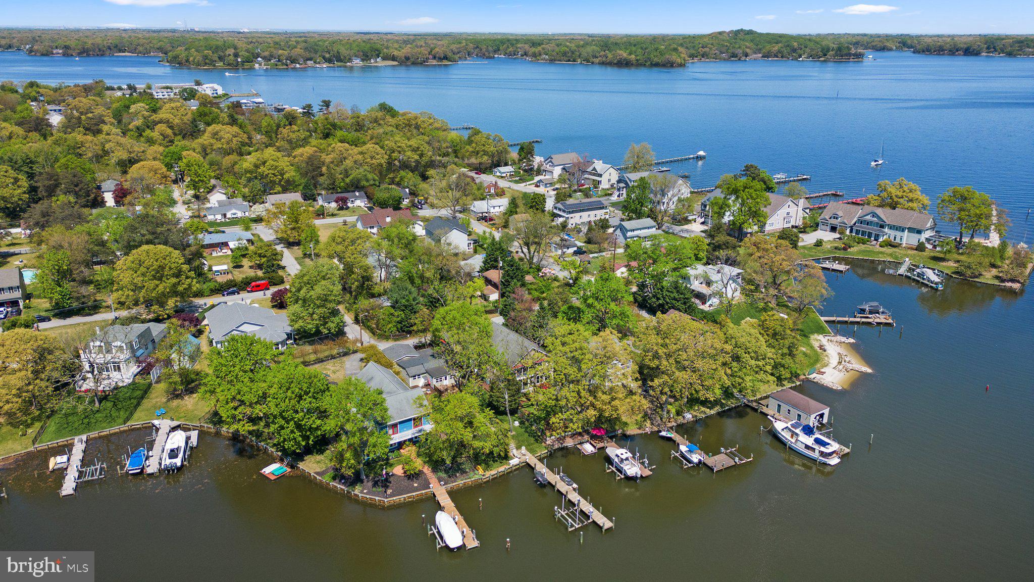 478 LAKESIDE DRIVE