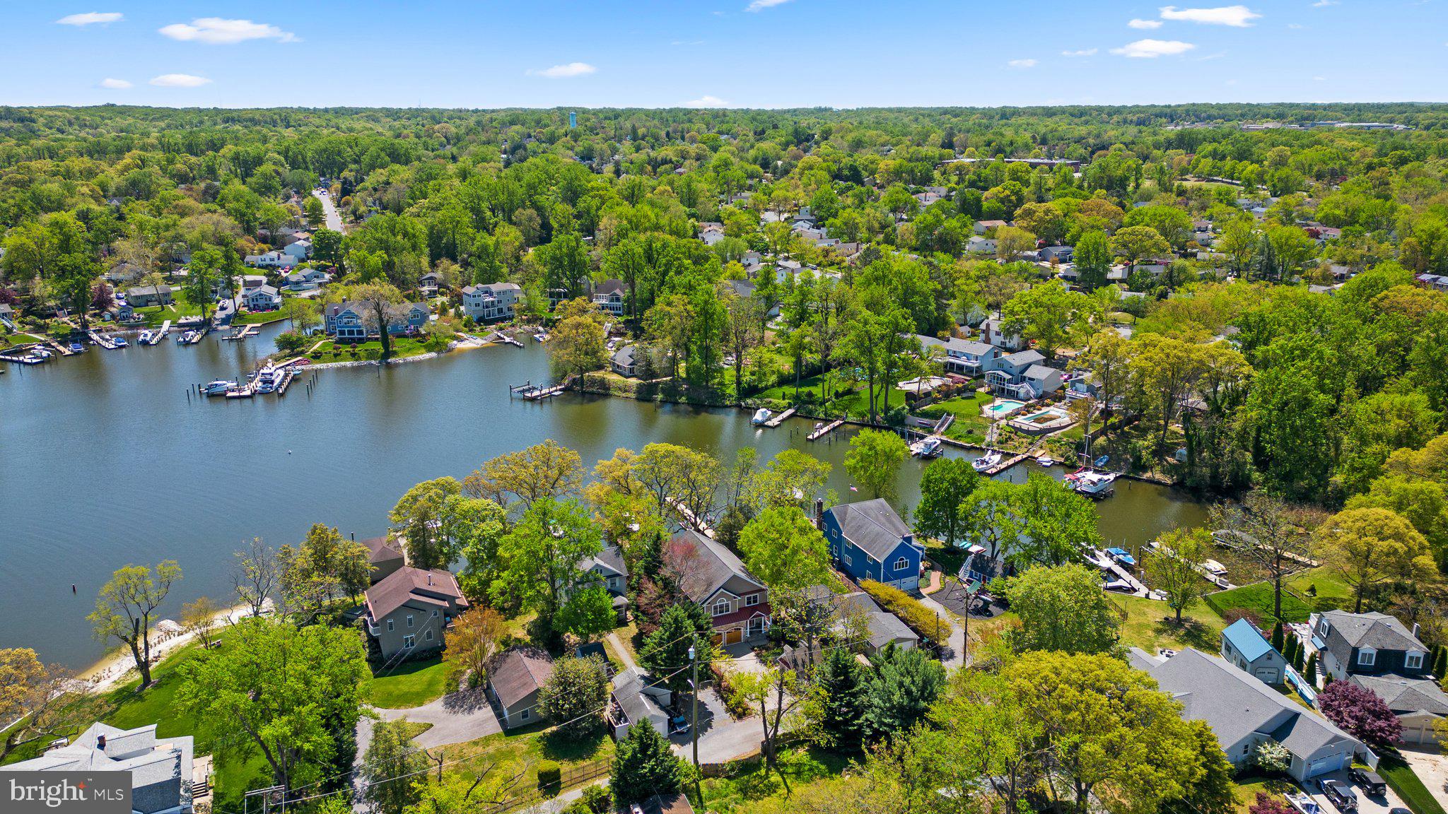 478 LAKESIDE DRIVE