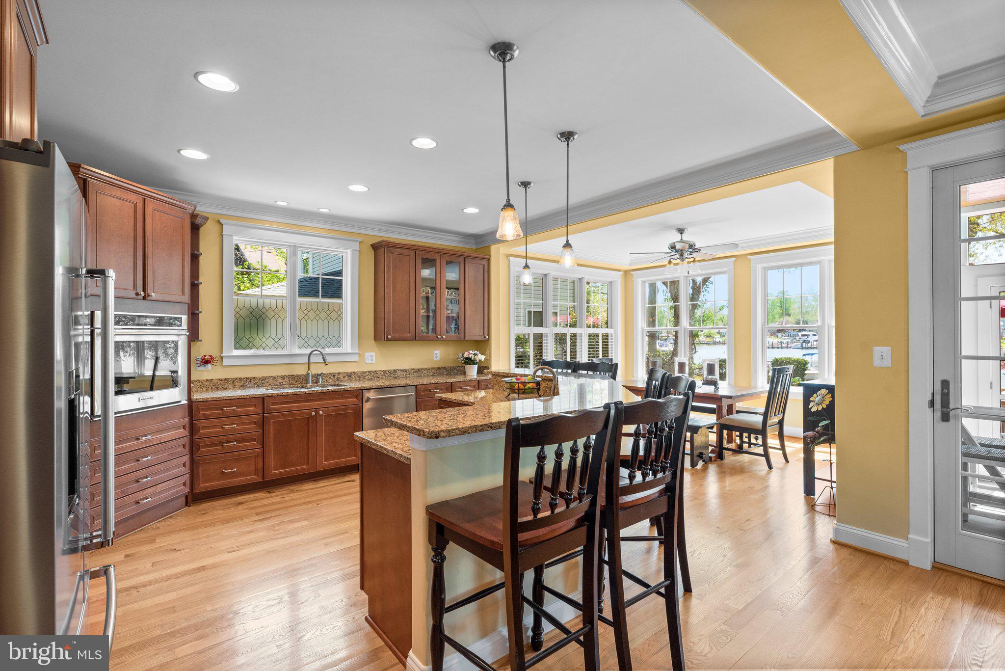 478 LAKESIDE DRIVE