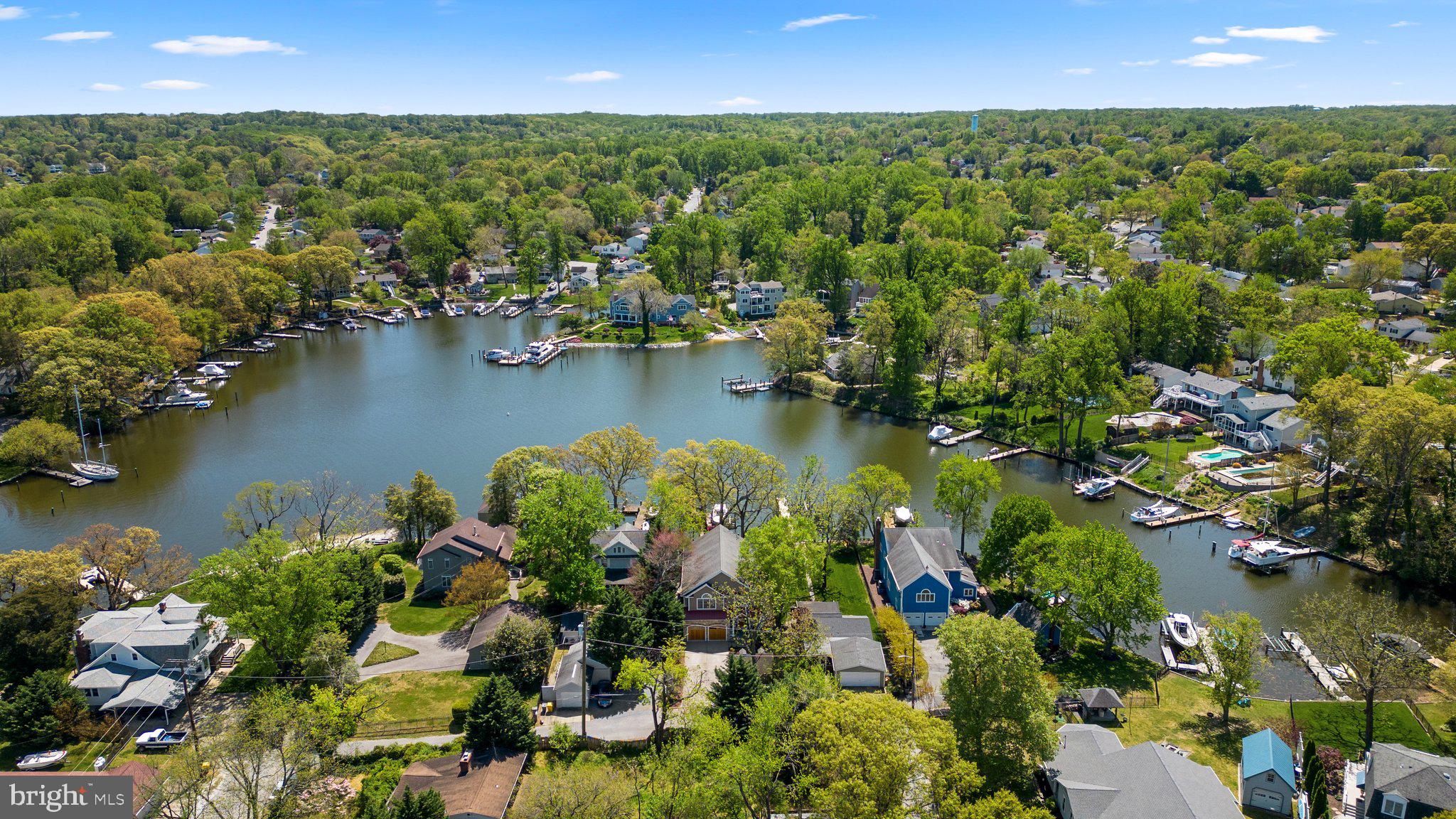 478 LAKESIDE DRIVE