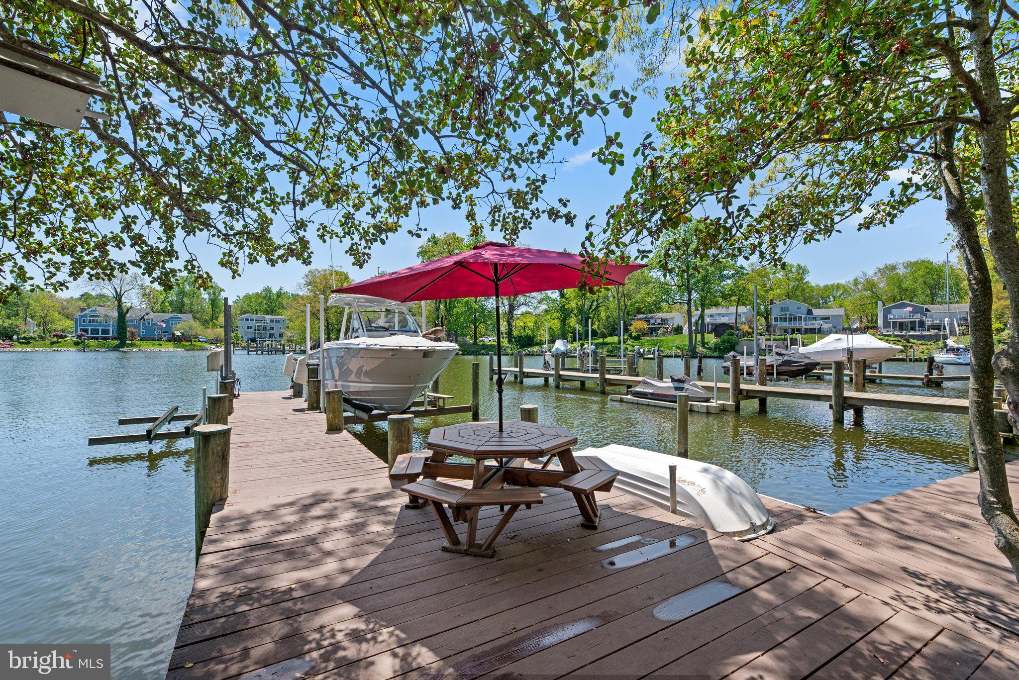478 LAKESIDE DRIVE