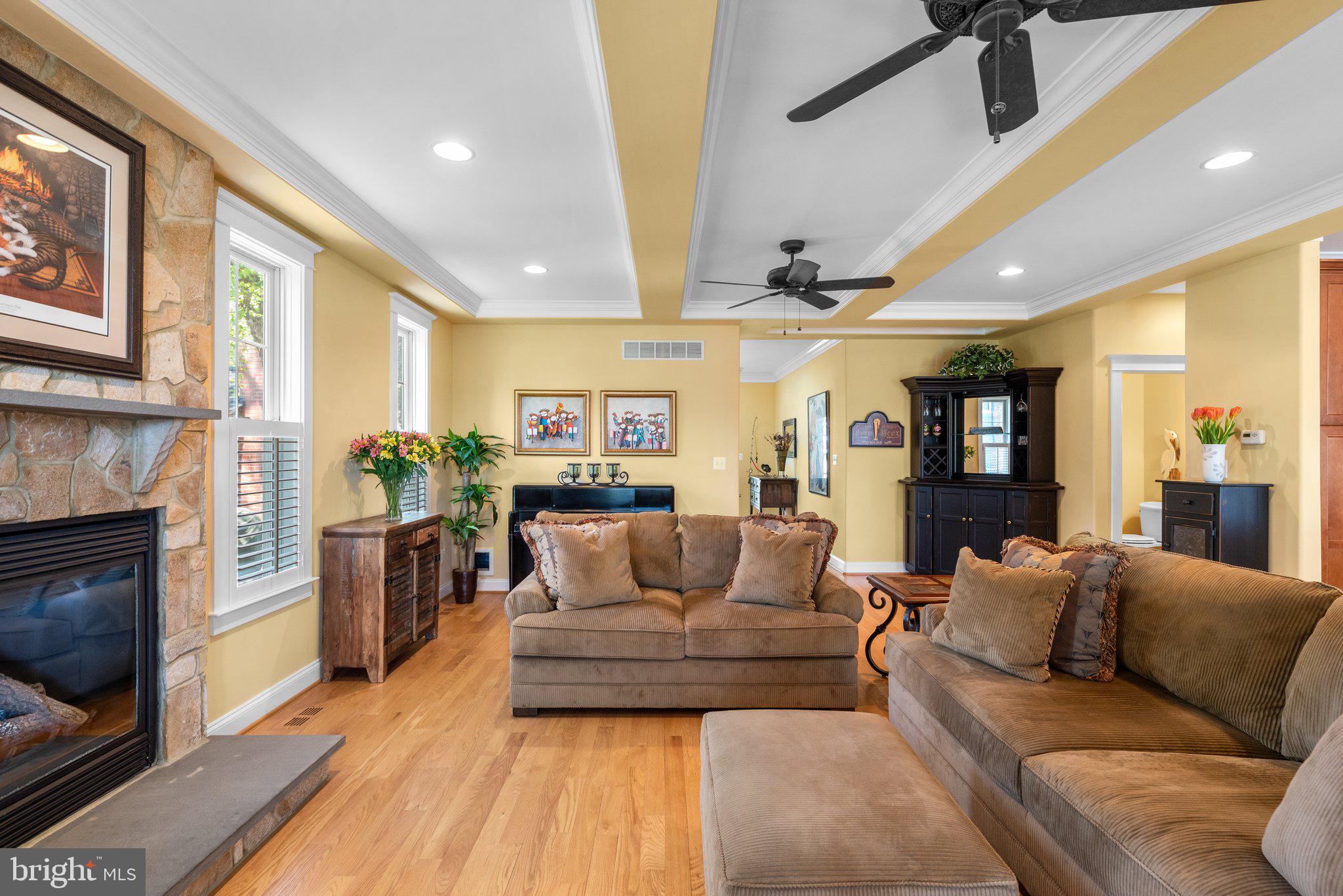 478 LAKESIDE DRIVE