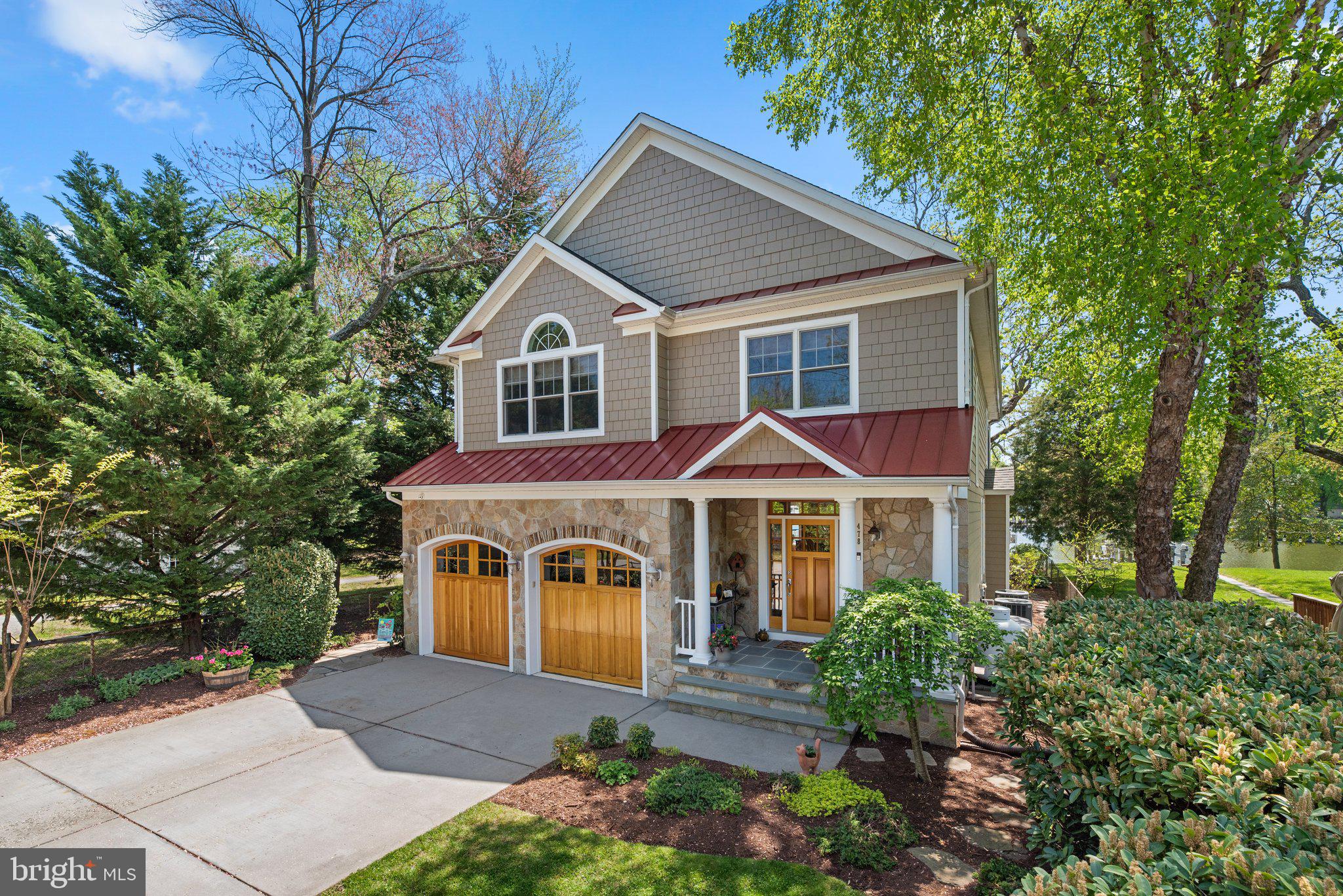478 LAKESIDE DRIVE