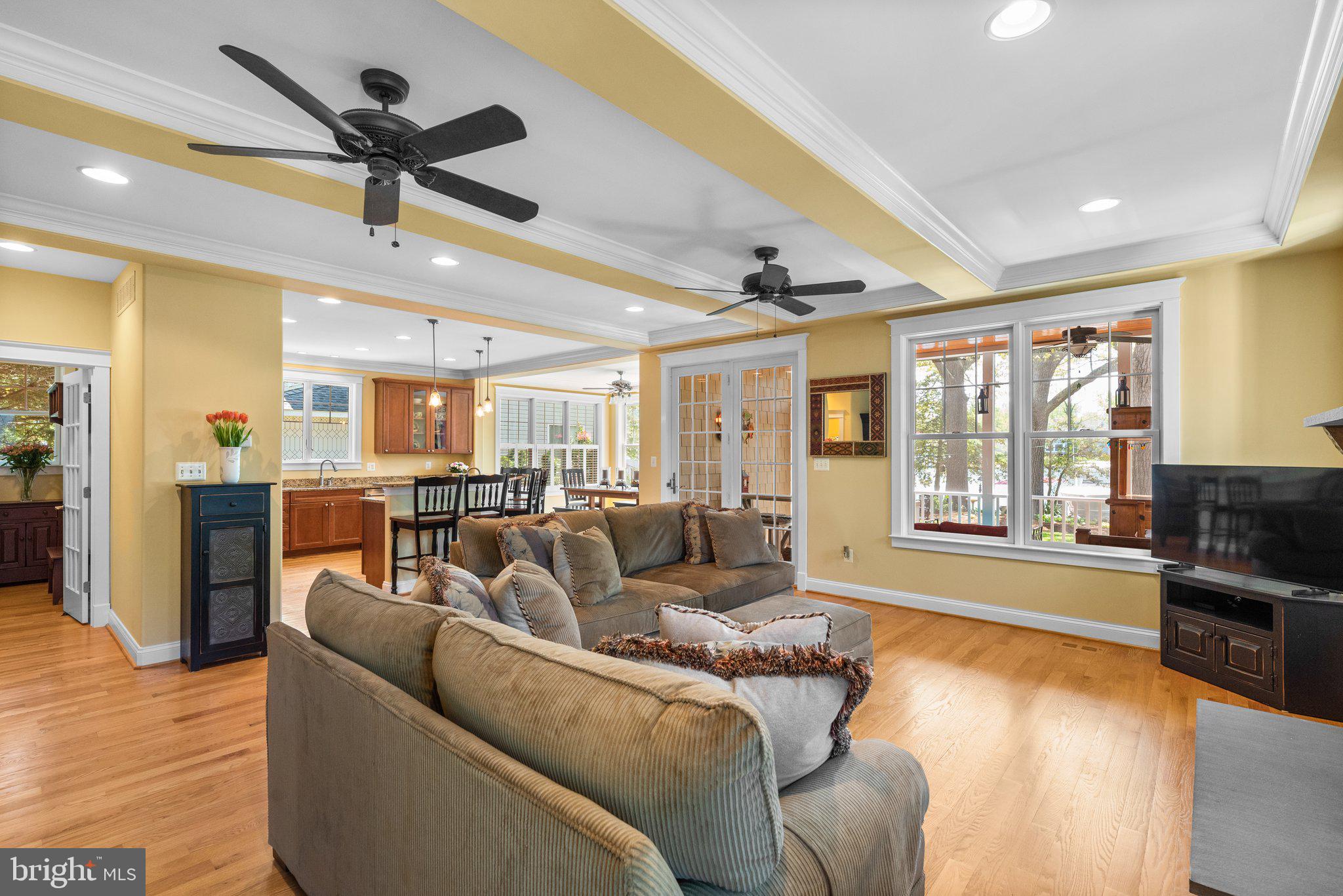 478 LAKESIDE DRIVE