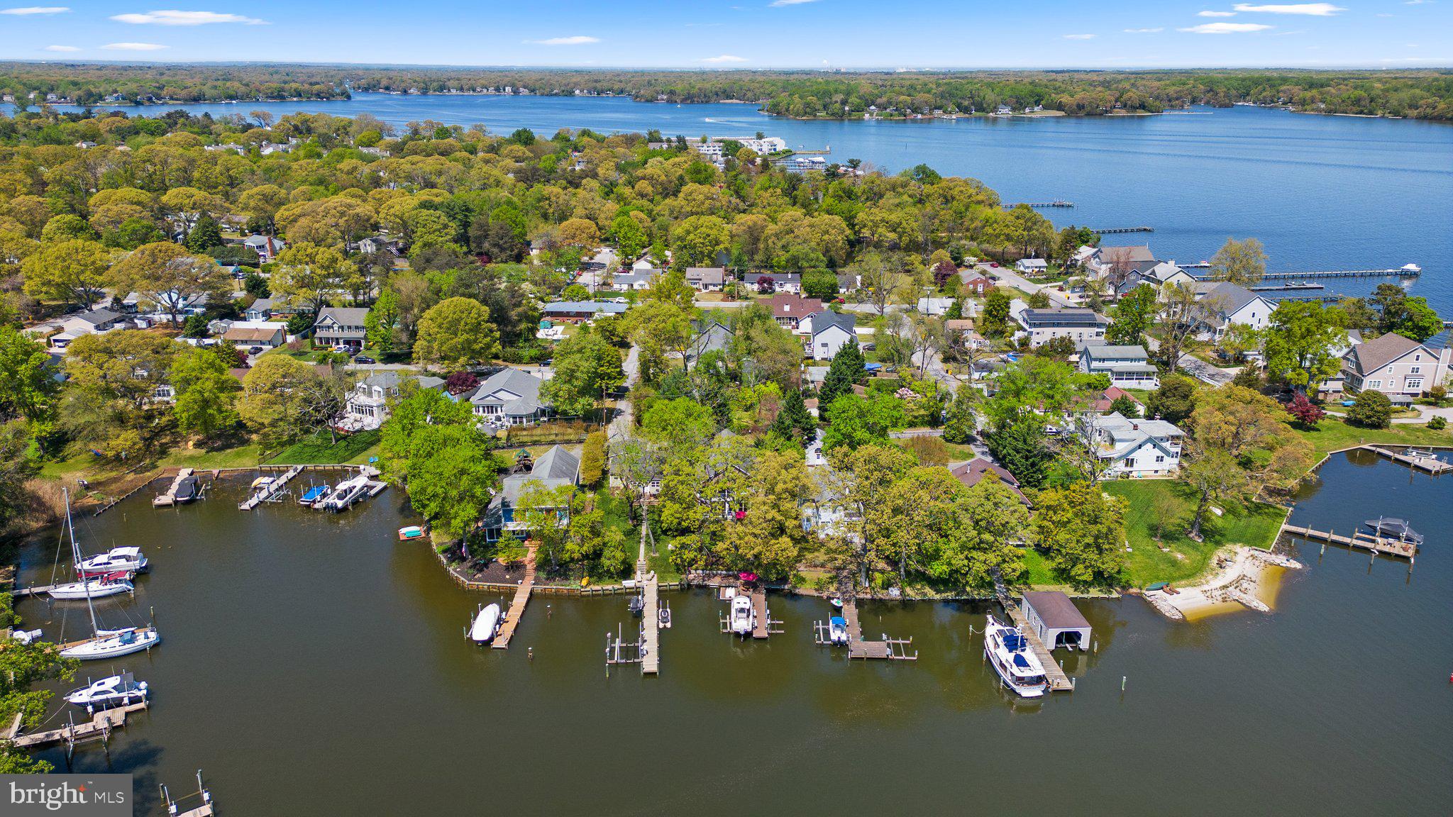 478 LAKESIDE DRIVE
