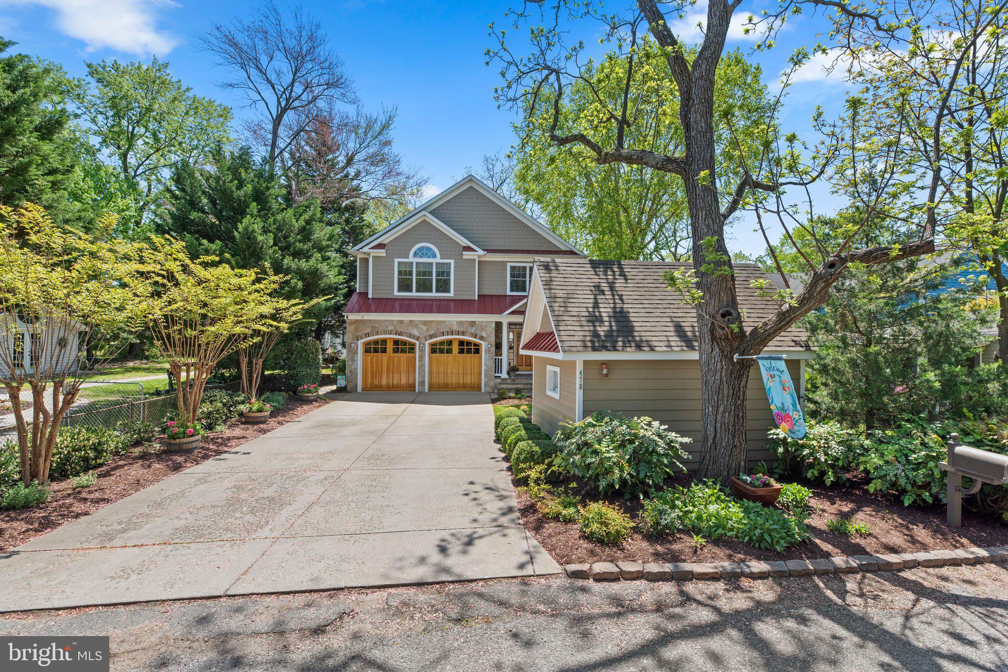 478 LAKESIDE DRIVE