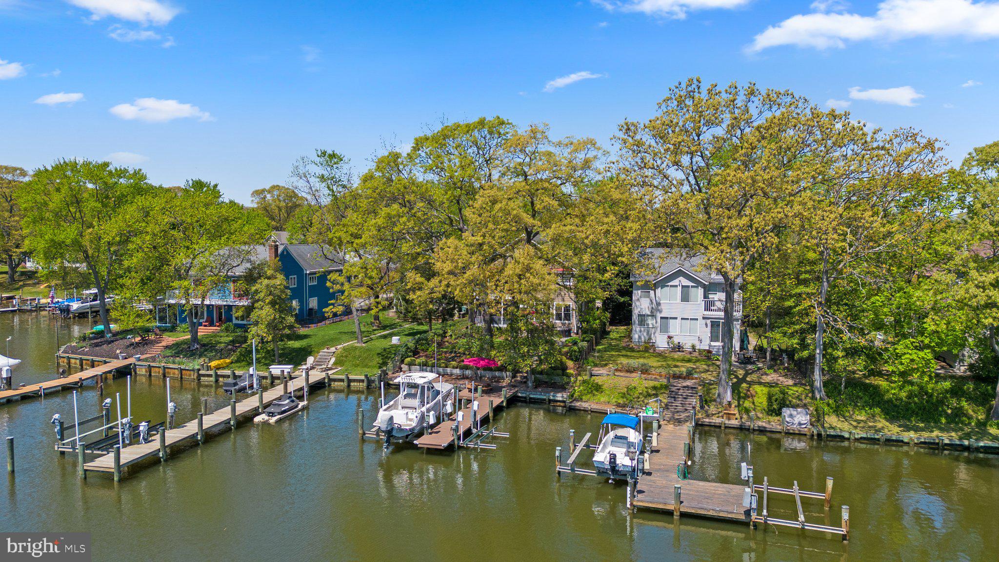 478 LAKESIDE DRIVE