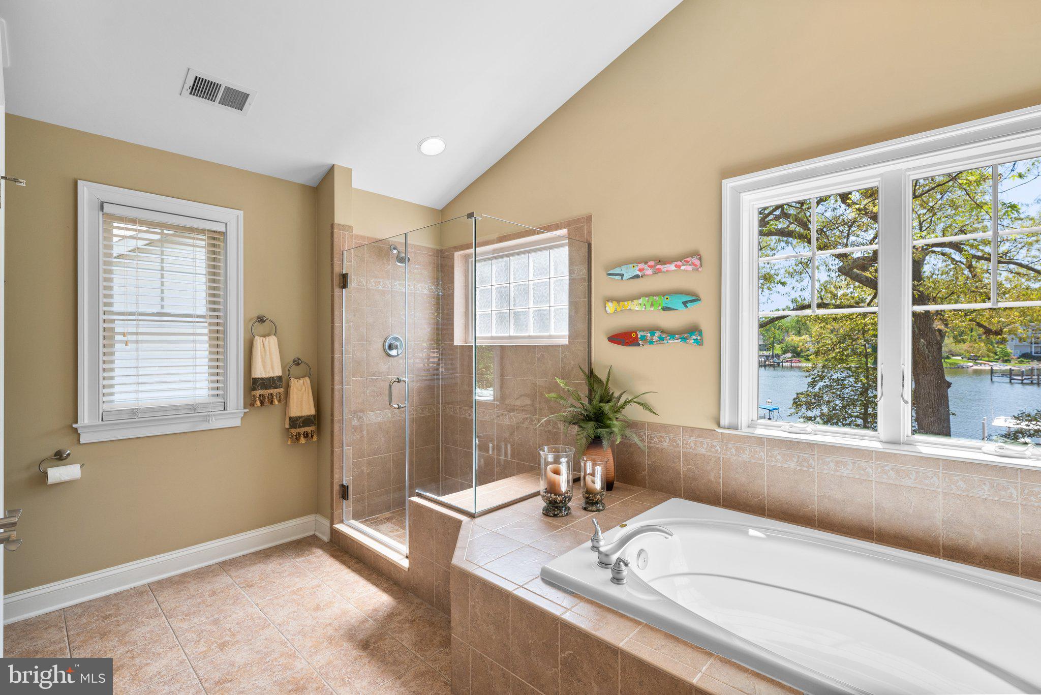 478 LAKESIDE DRIVE