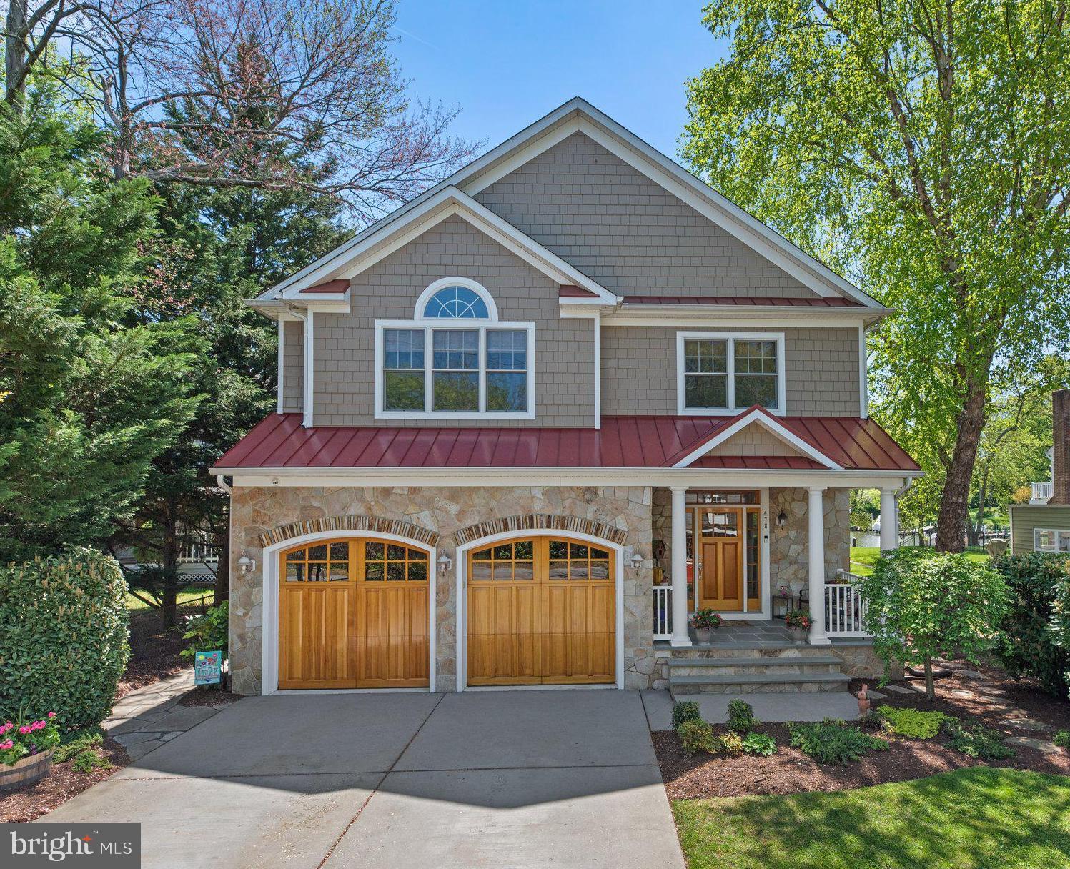 478 LAKESIDE DRIVE