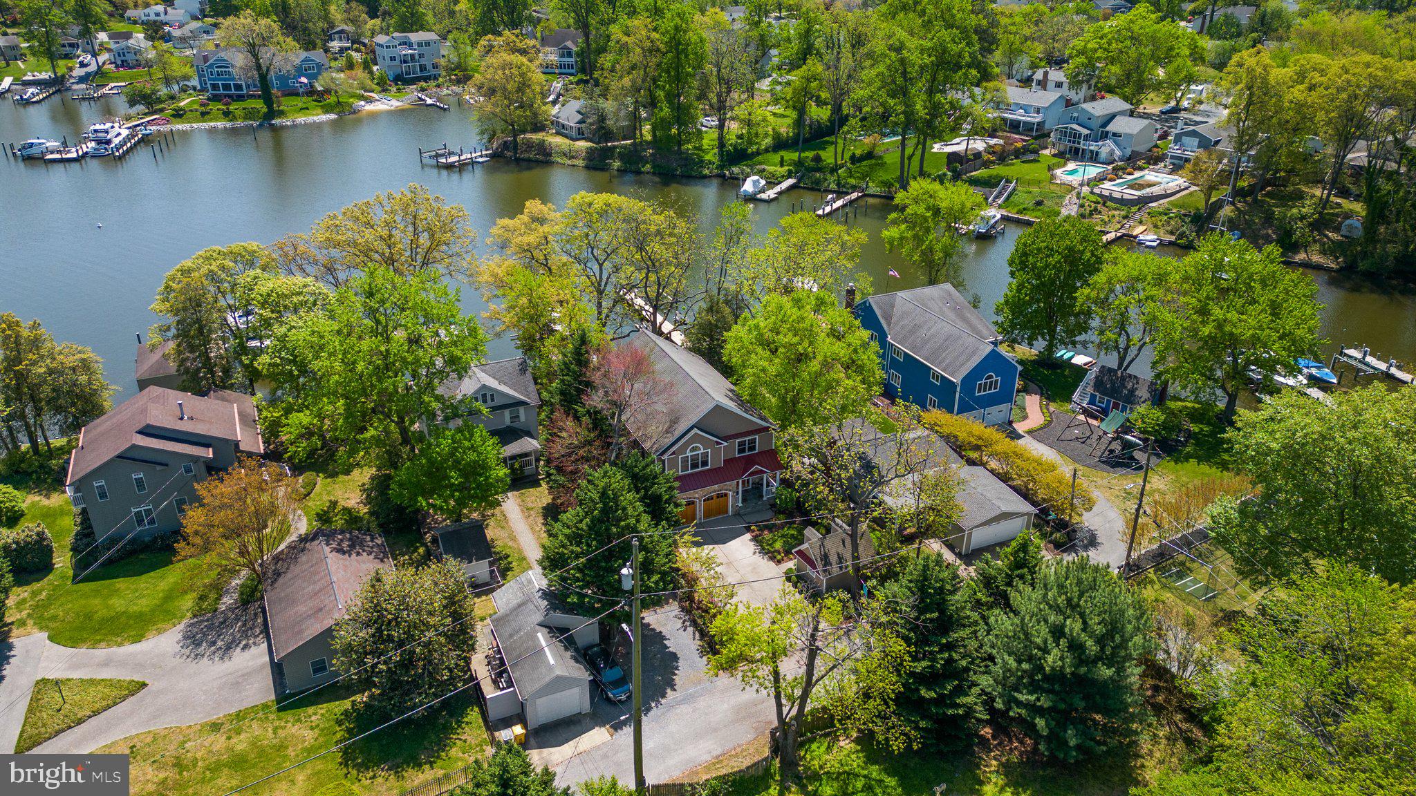 478 LAKESIDE DRIVE